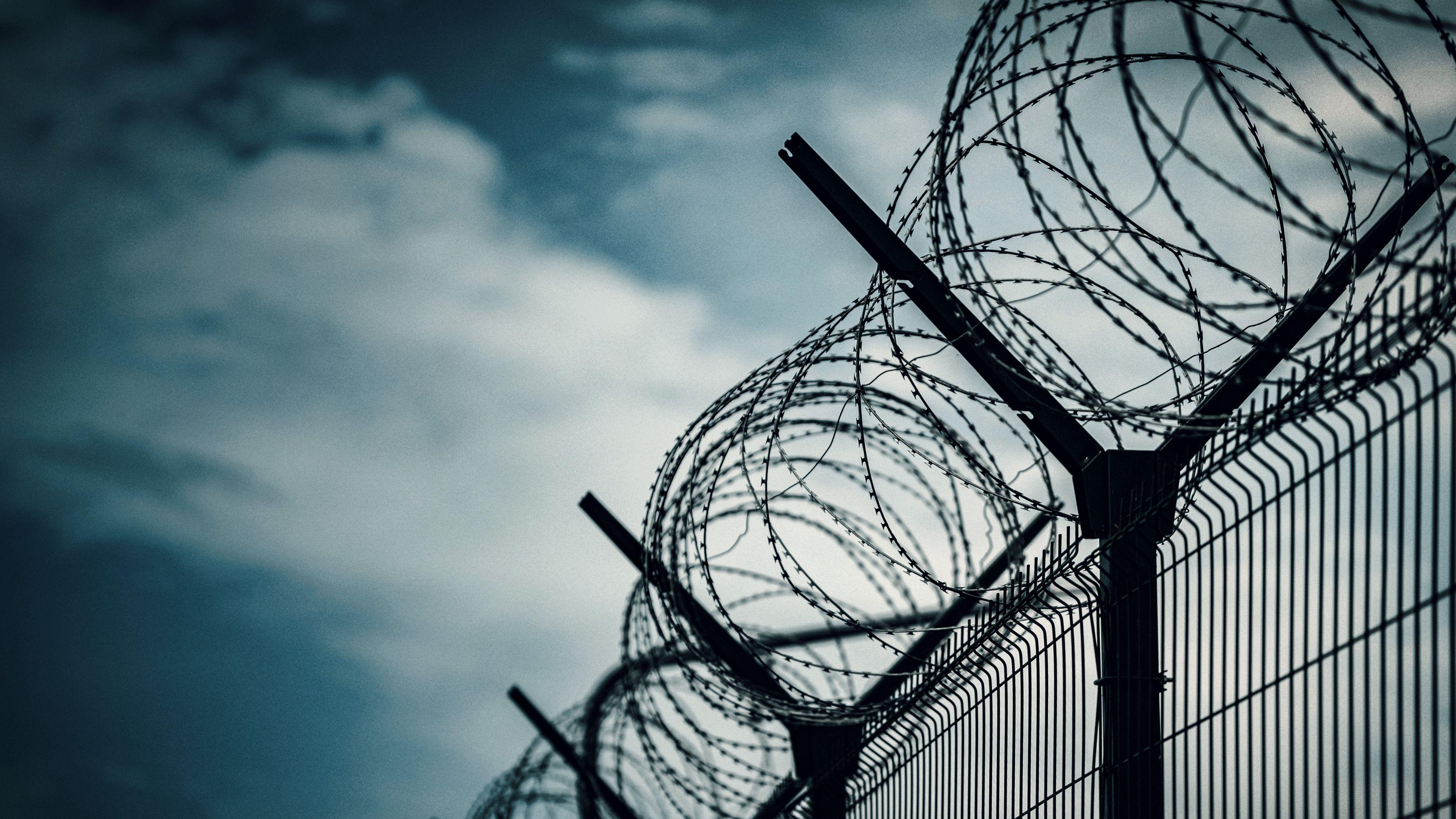 Hinter deutschen Gittern