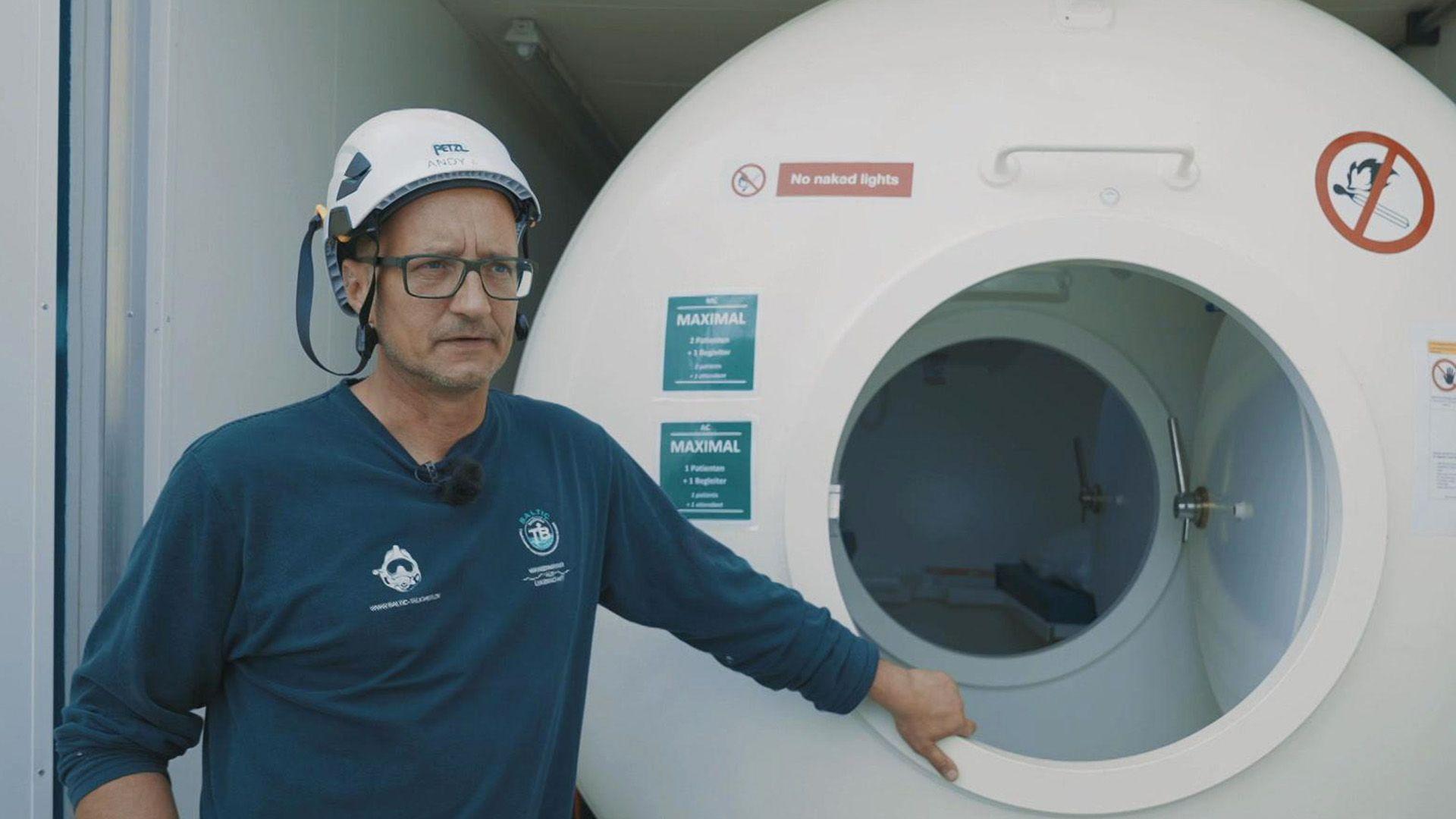 Ein 16 Tonnen schwerer Messmast muss geborgen werden