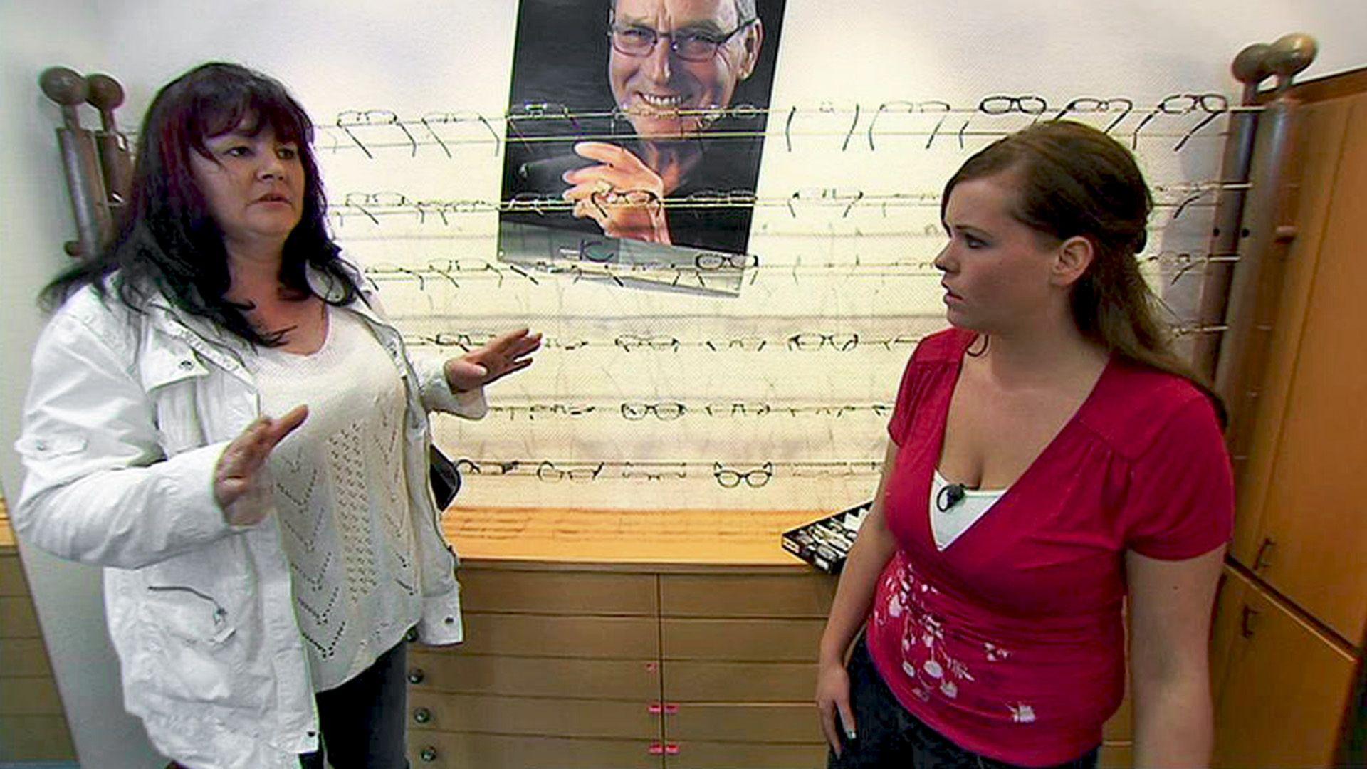Rassige Optikerin misstraut Rabenmutter