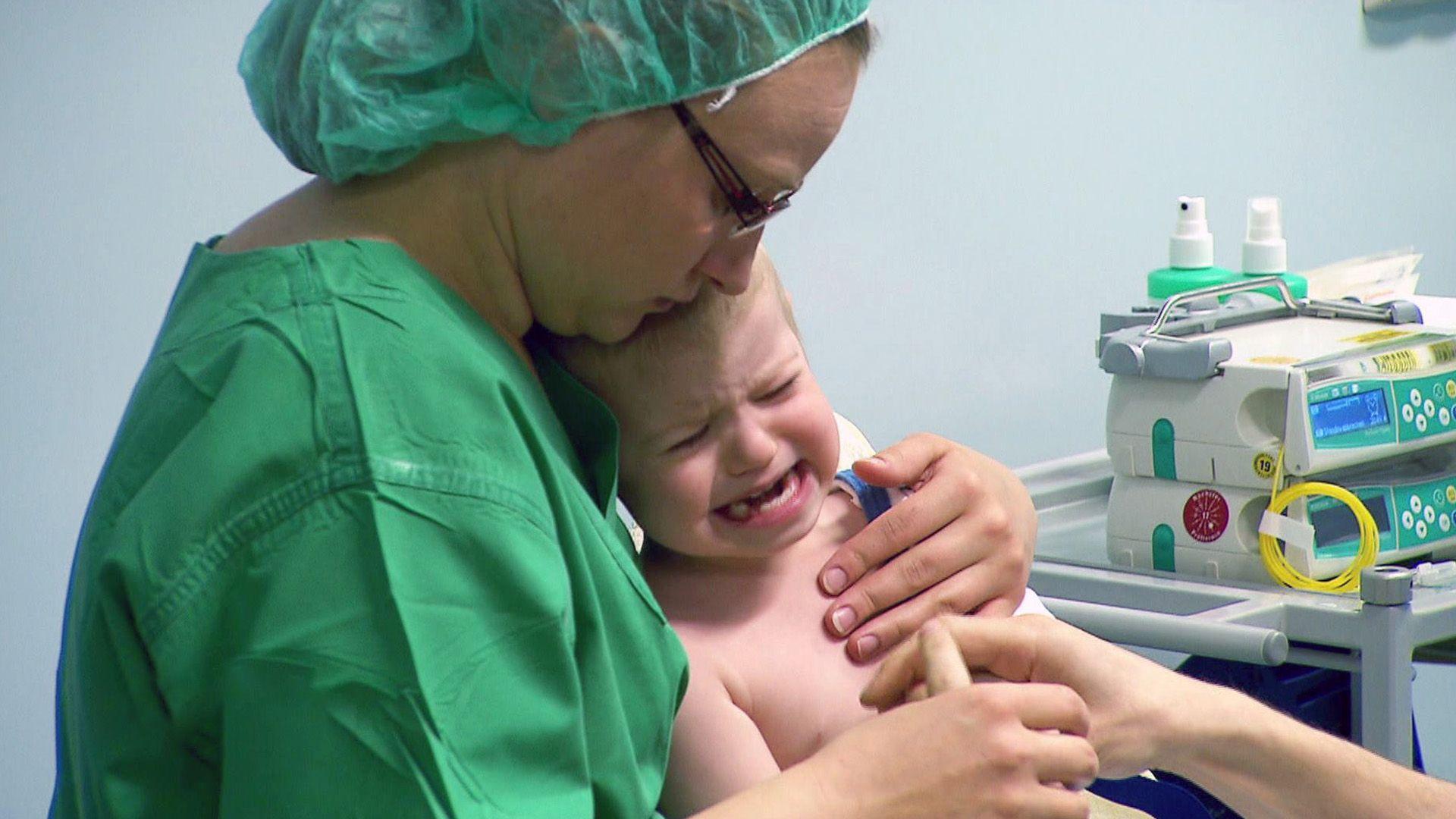 Die Kinderärzte und ihre kleinen Patienten
