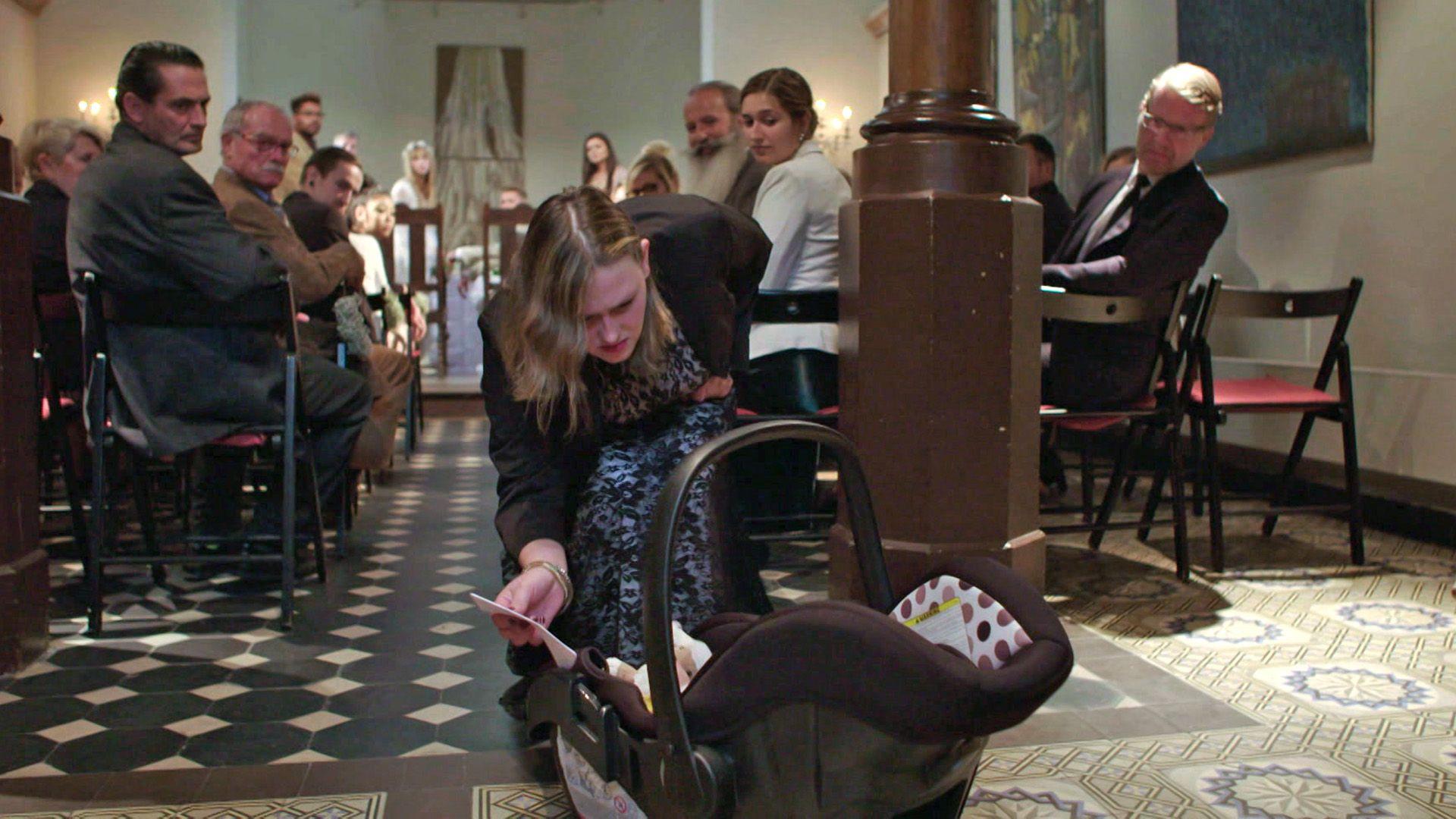 Fremdes Baby in Kirche sprengt Trauung