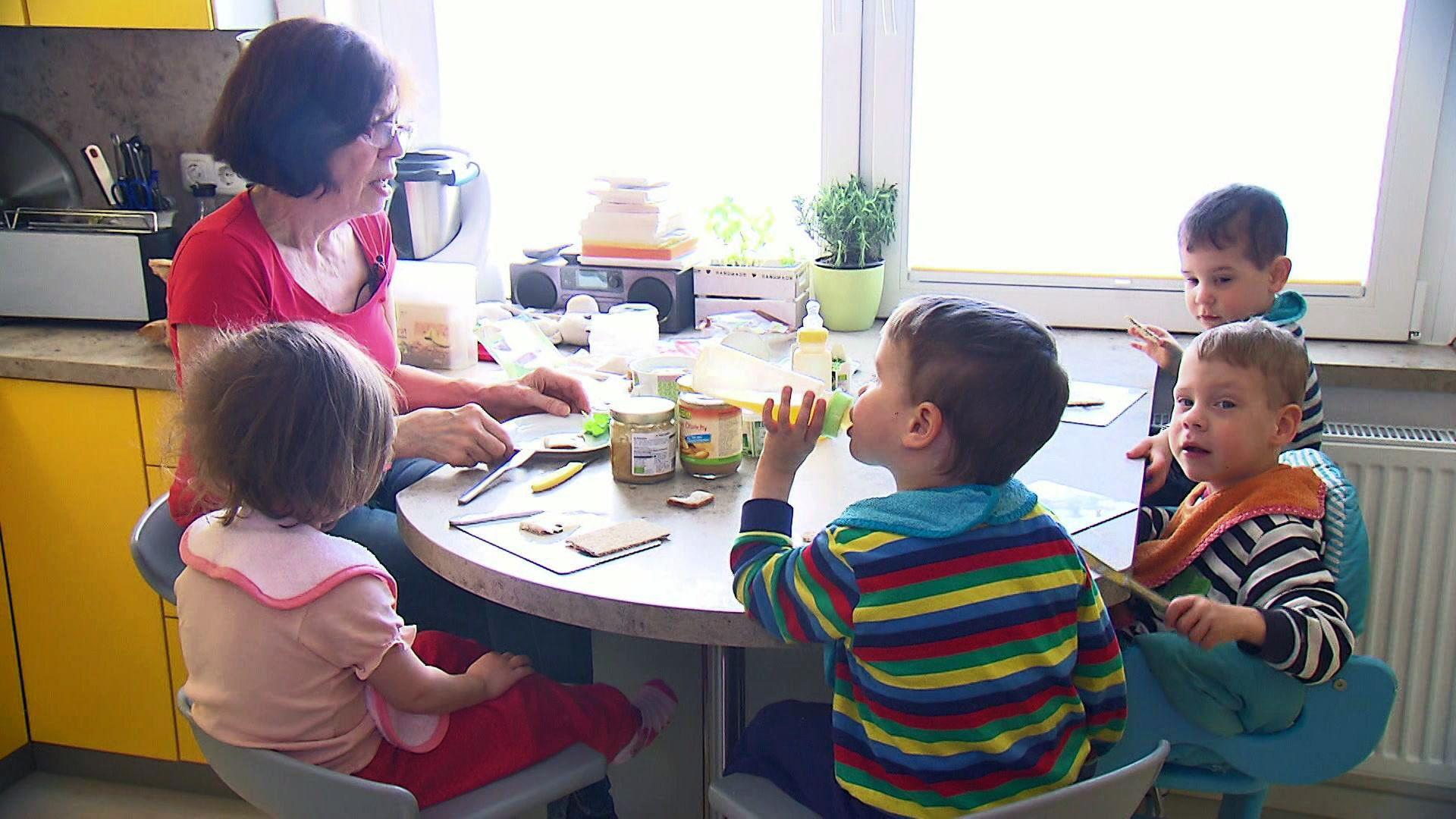 Älteste Vierlingsmutter Familie Raunigk