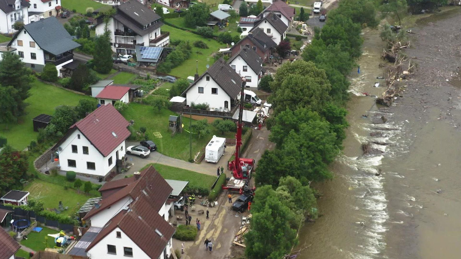 Werner Lenz und sein Team helfen nach der Flutkatastrophe im Ahrtal