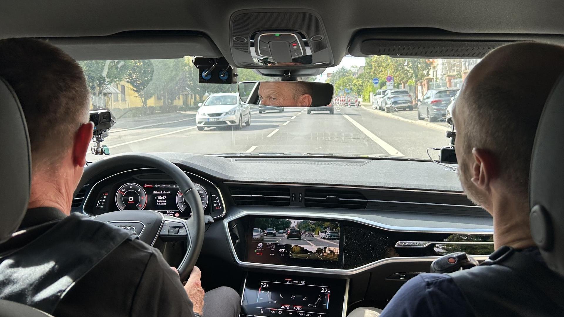Neue Video-Technik gegen Raser - Mit der Verkehrspolizei im Einsatz