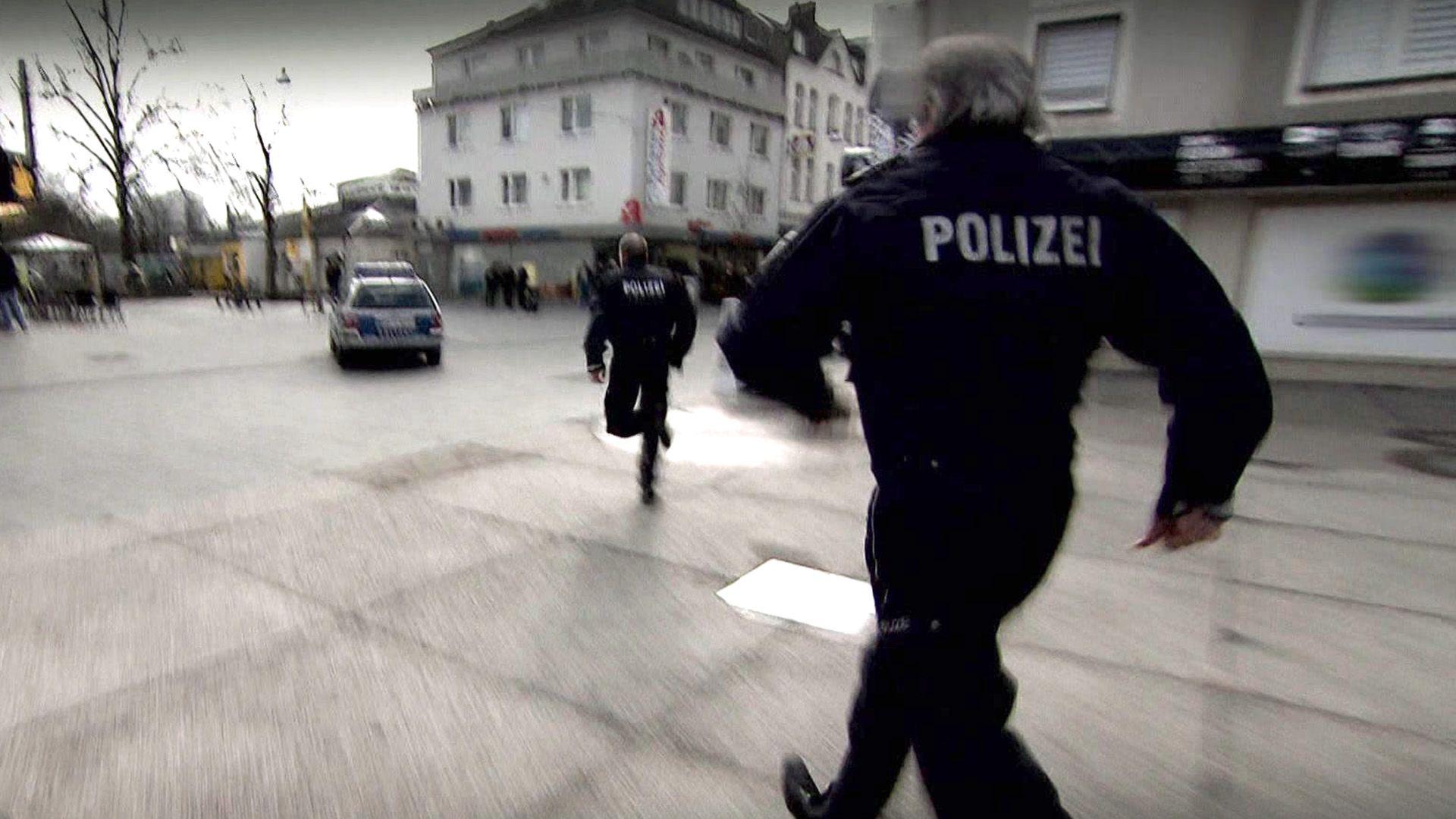 16-Jährige Ladendiebin flüchtet mit Streifenwagen