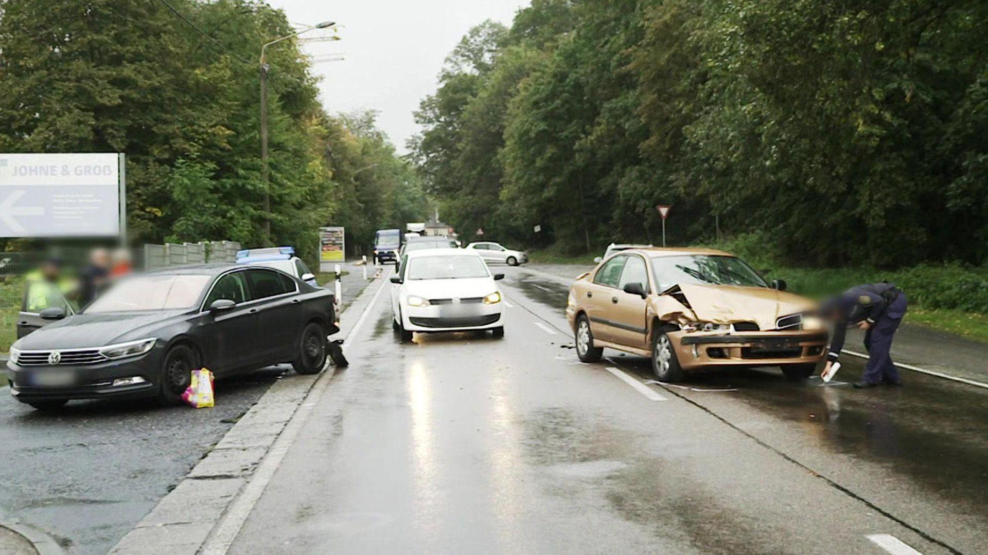 Nach einem Auffahrunfall gibt es mehrere Verletze