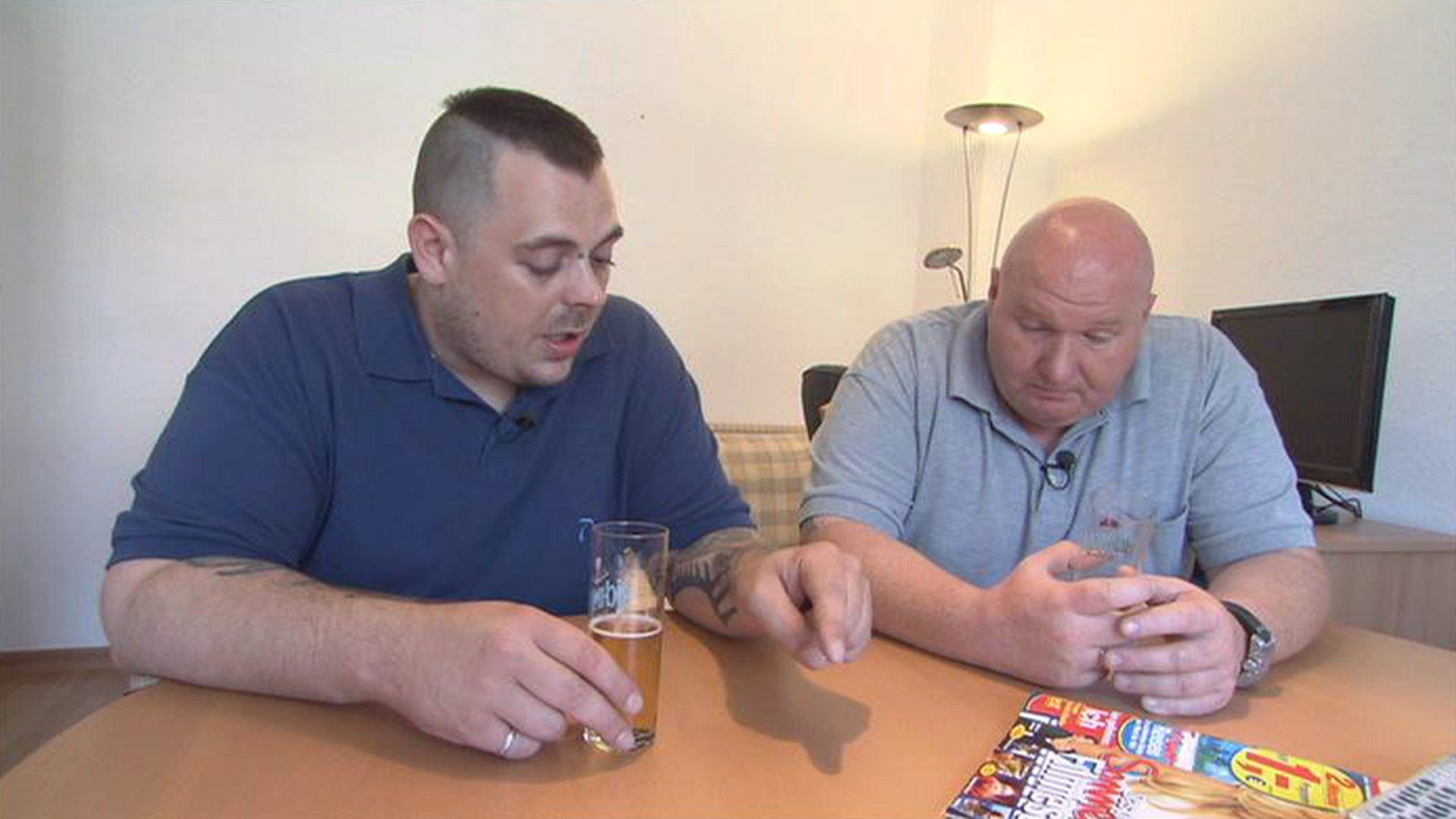 Vater glaubt, dass seine Frau ihm ein Kuckuckskind untergeschoben hat