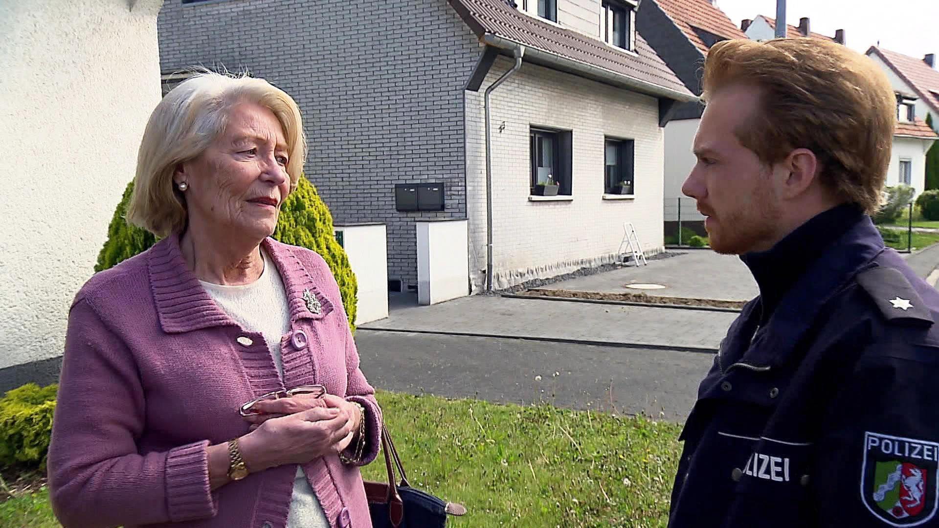 Oma beobachtet kleinwüchsigen Einbrecher
