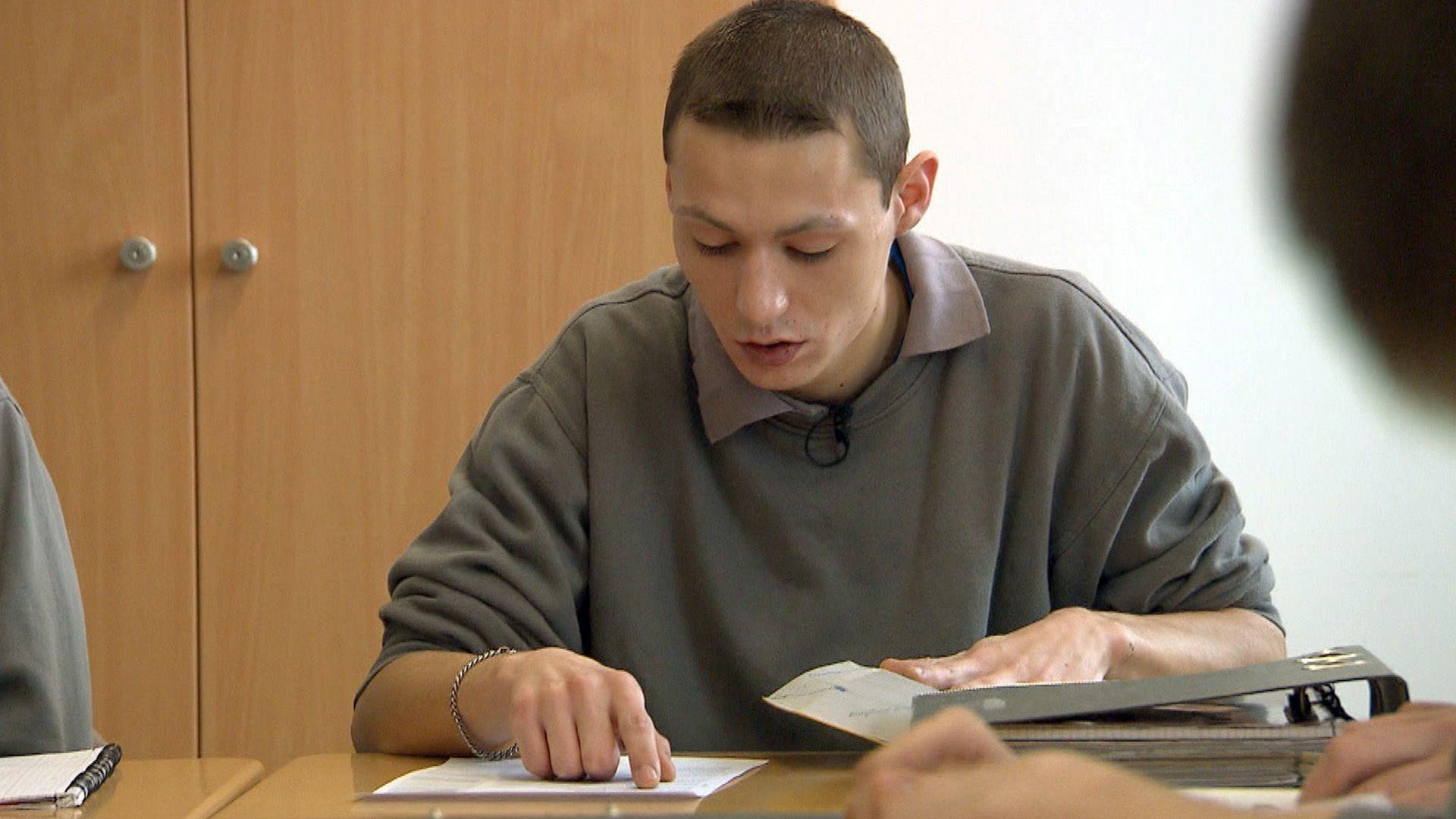 Gefängnisschule und der Traum vom Leben in Freiheit