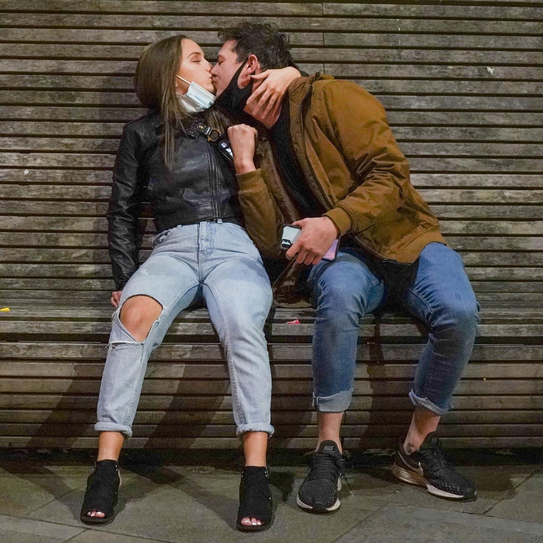 Neues Lieben - Liebesgeschichten im Zeitalter von Tinder