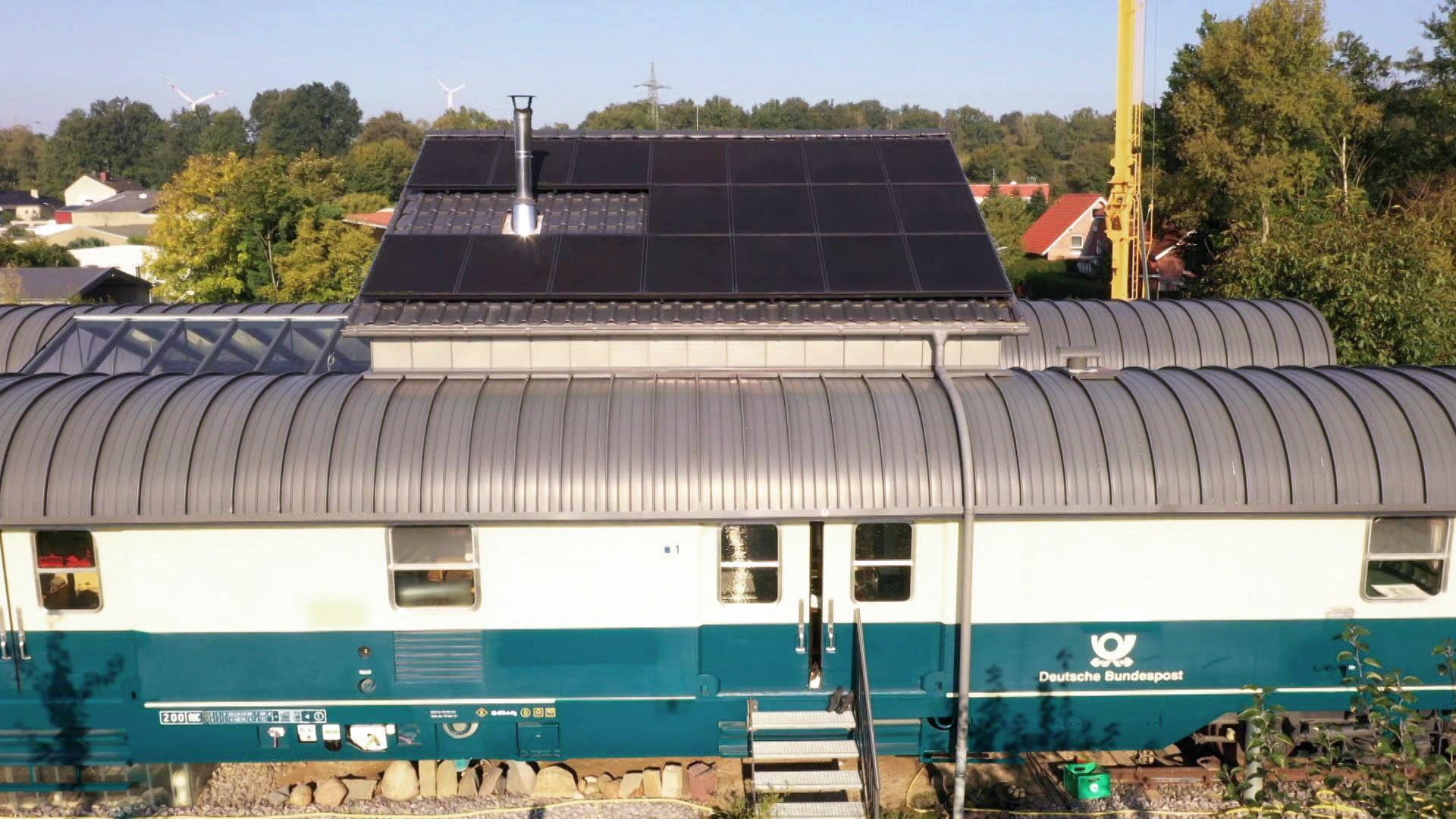 Stadthaus Mallorca / Eisenbahnwaggons / Mosaikhaus