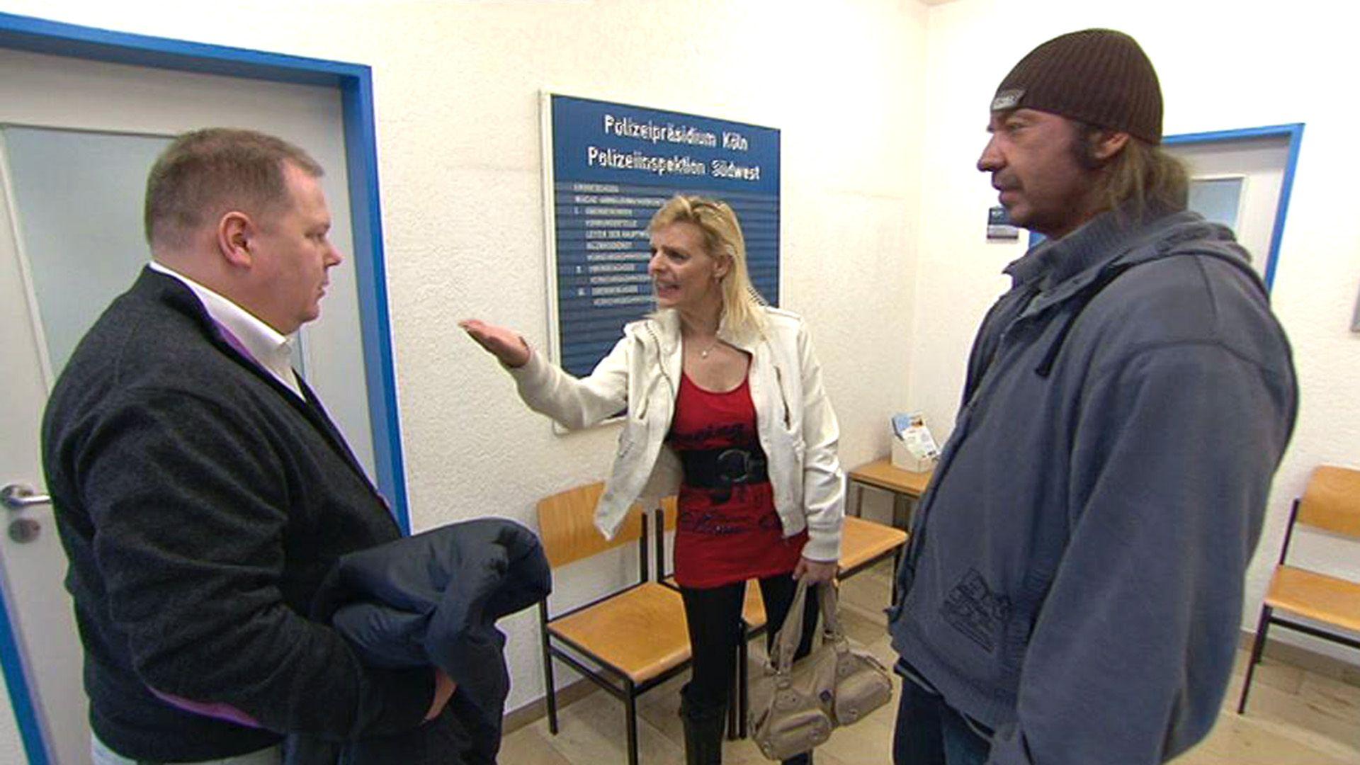 Frau hat mehrere Männer gleichzeitig