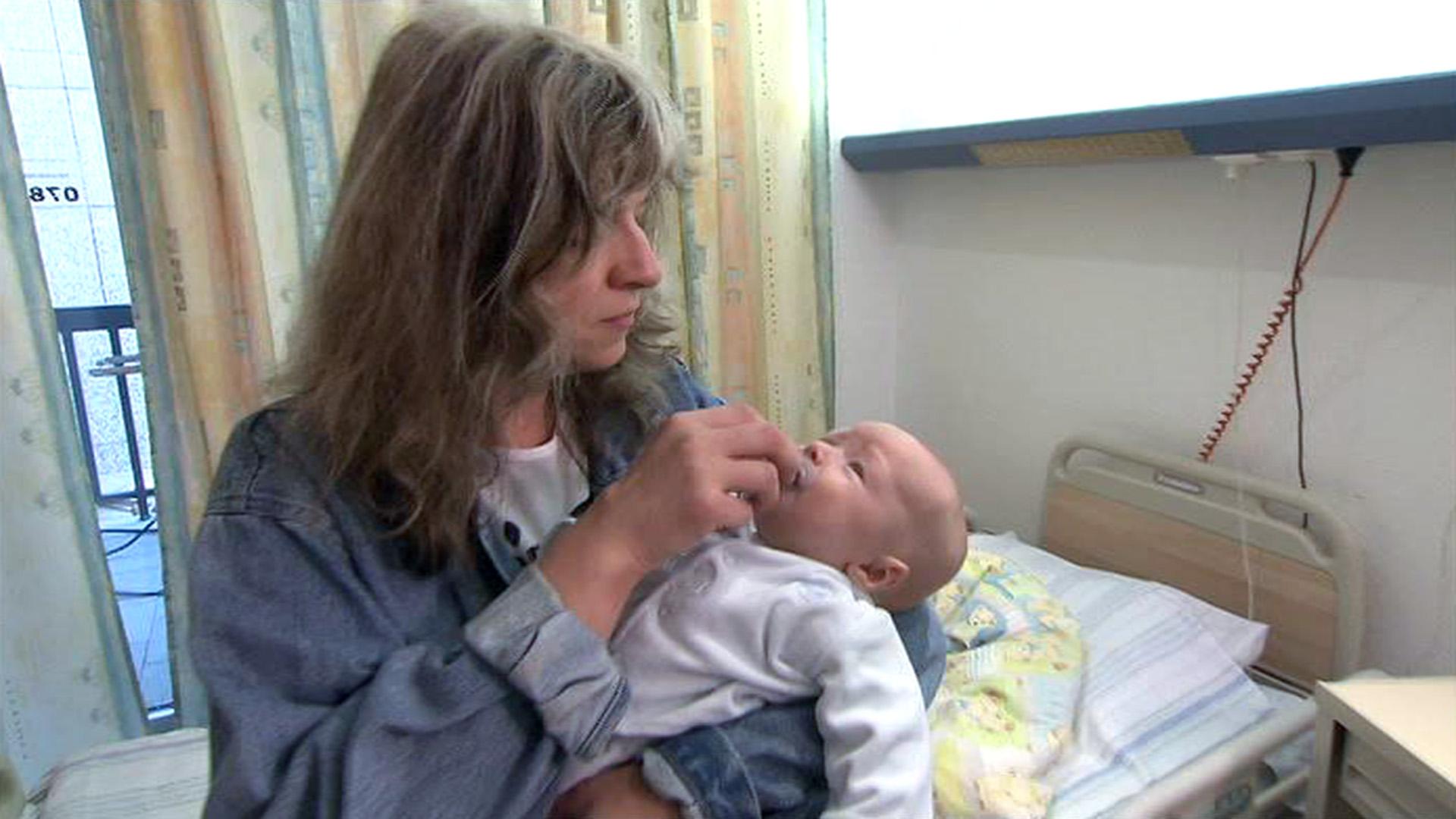 46-jährige Mutter kümmert sich um ausgesetztes Baby