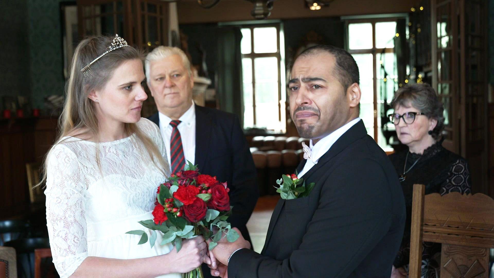 Braut wird bei Hochzeit von Mann sitzen gelassen