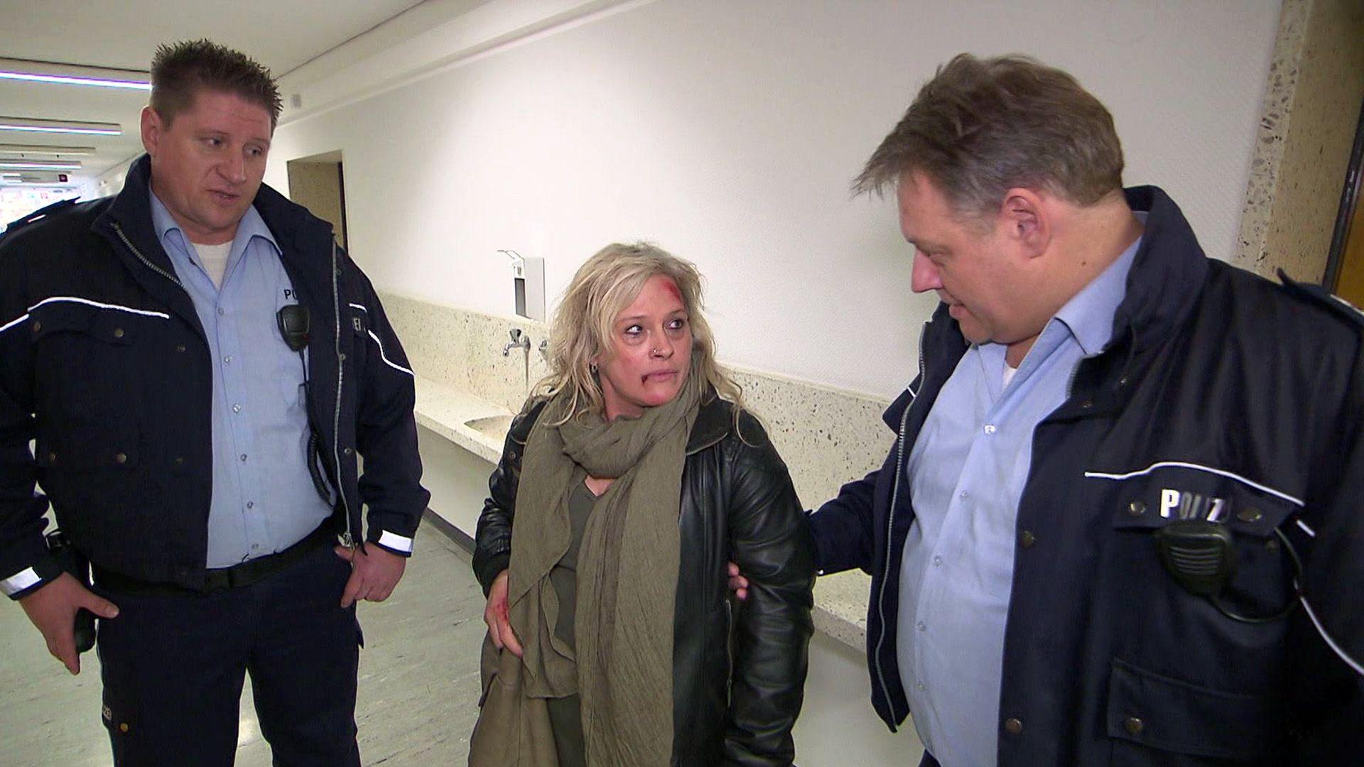 Frau hat neuen Ehering ihres Ex-Mannes verschluckt