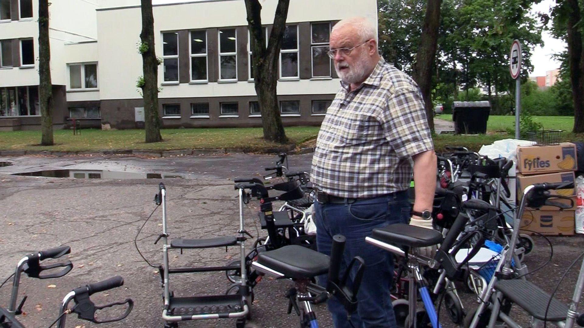 Krücken für Kiew - Rentner Toepfers Hilfstransport