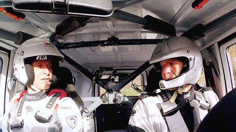Dets Kilometerfresser | Land Rover Schottland-Rallye | Handy am Steuer