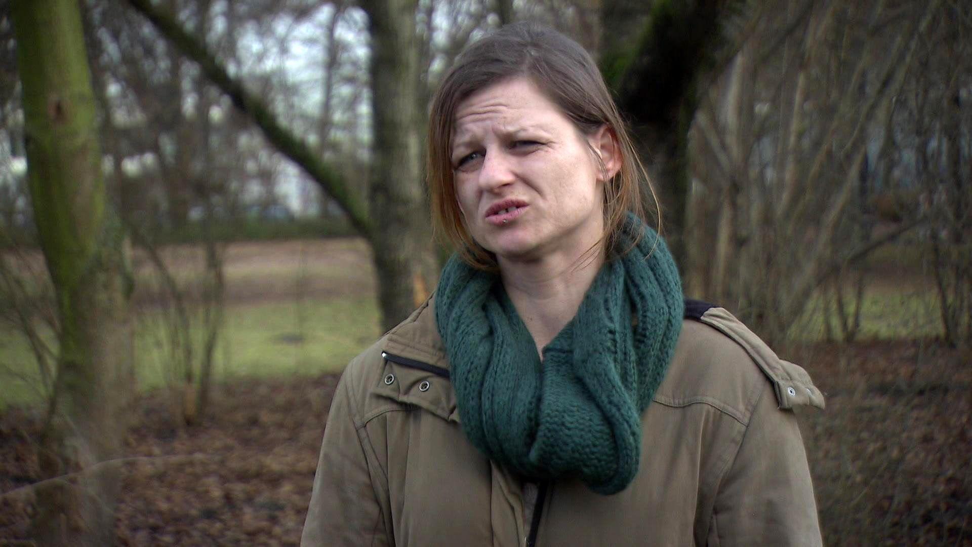 Alleinerziehende Mutter schlägt sich mit Flaschensammler