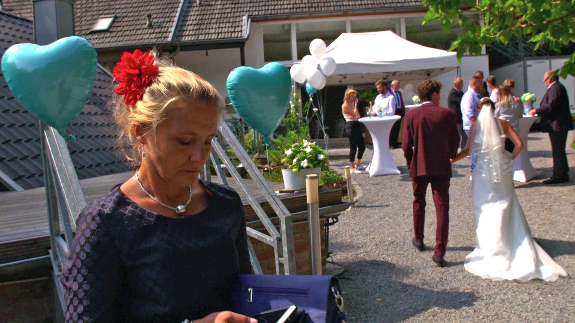 Brautmutter hat Angst, dass Tochter ein schlimmes Verbrechen begangen hat