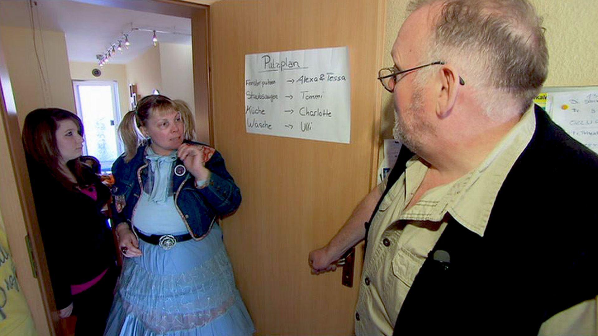 Patchwork-Mutter drangsaliert Mann und dessen Kinder