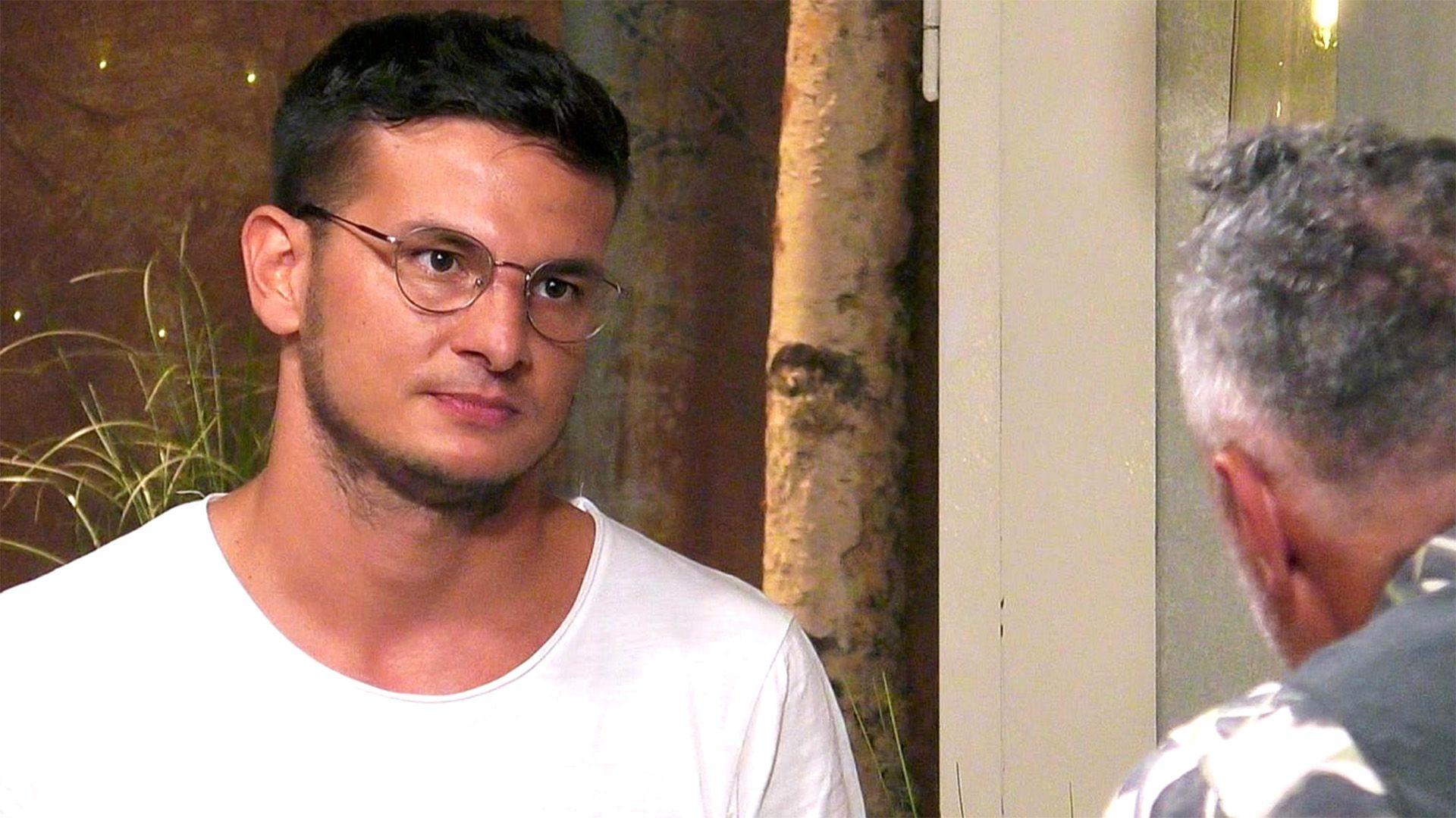 U. a. mit: Julia und Hassan