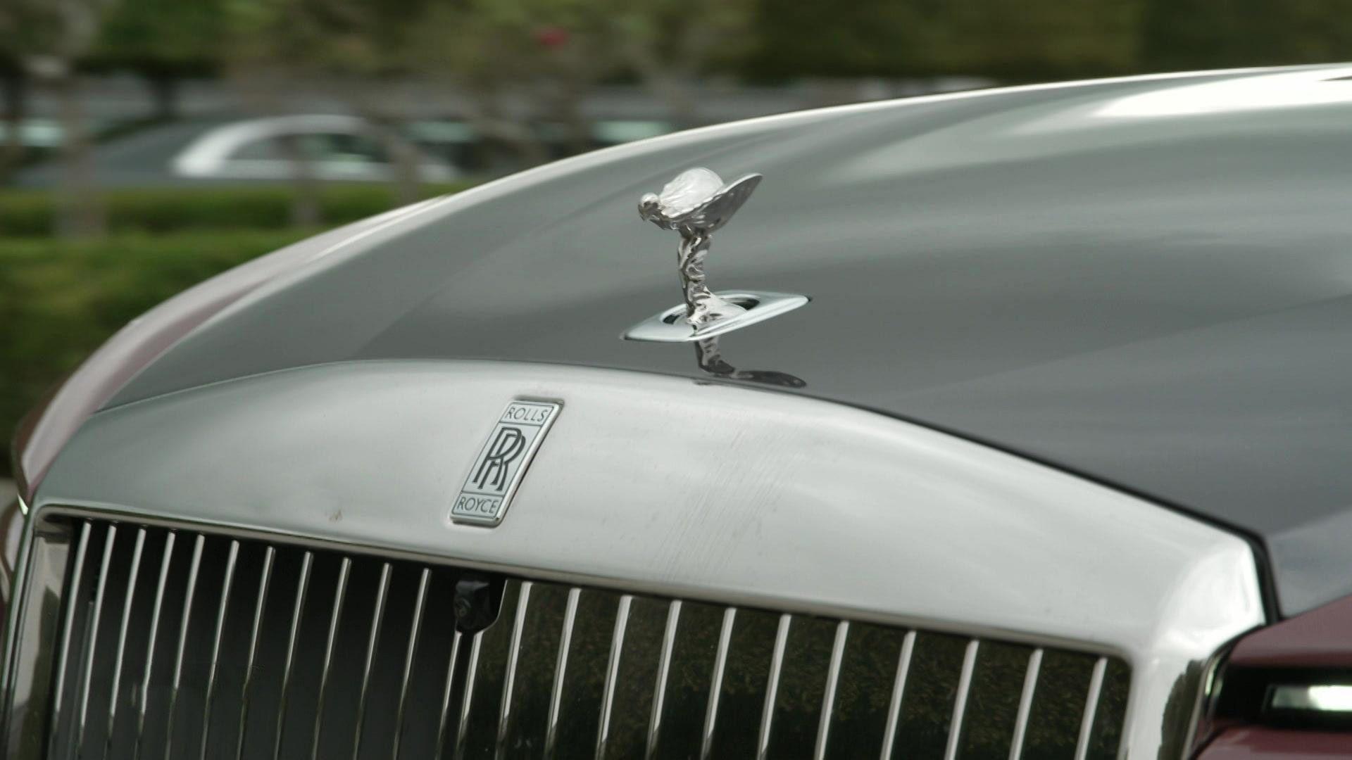 Matthias hilft bei der Fertigung eines Rolls-Royce
