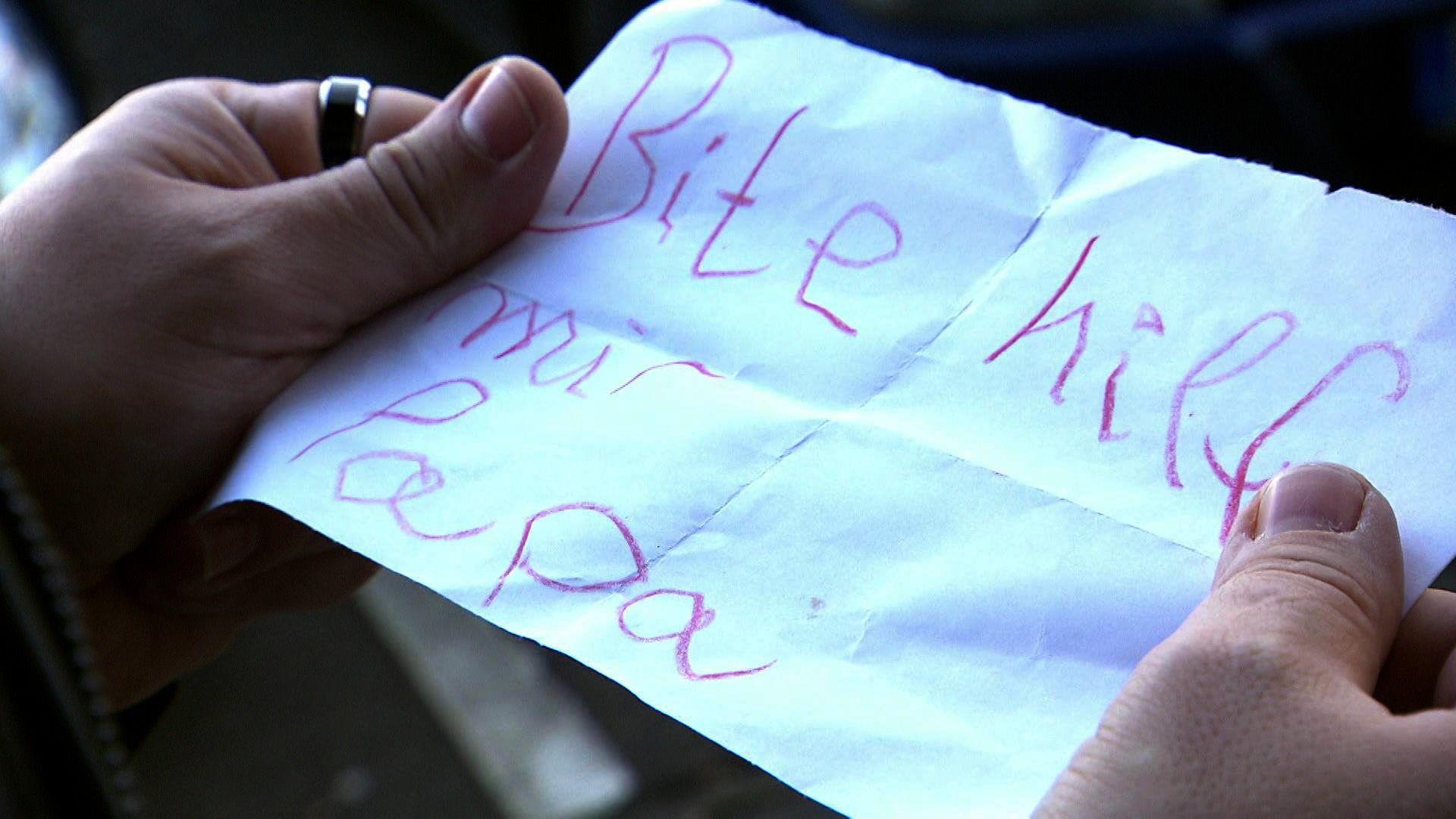 6-Jährige steckt ihrem Vater Hilferuf zu