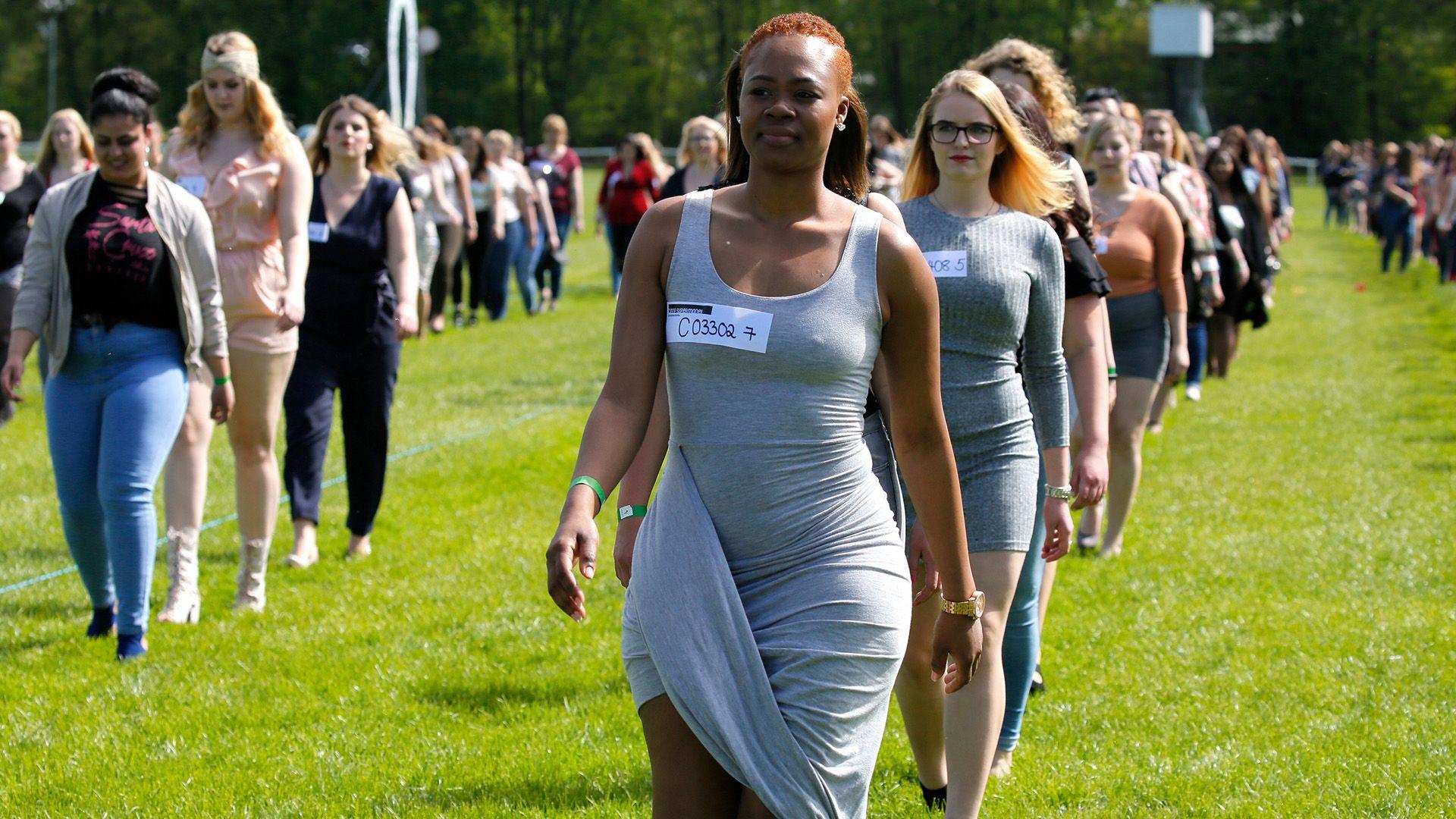Curvy Supermodel - Echt. Schön. Kurvig.