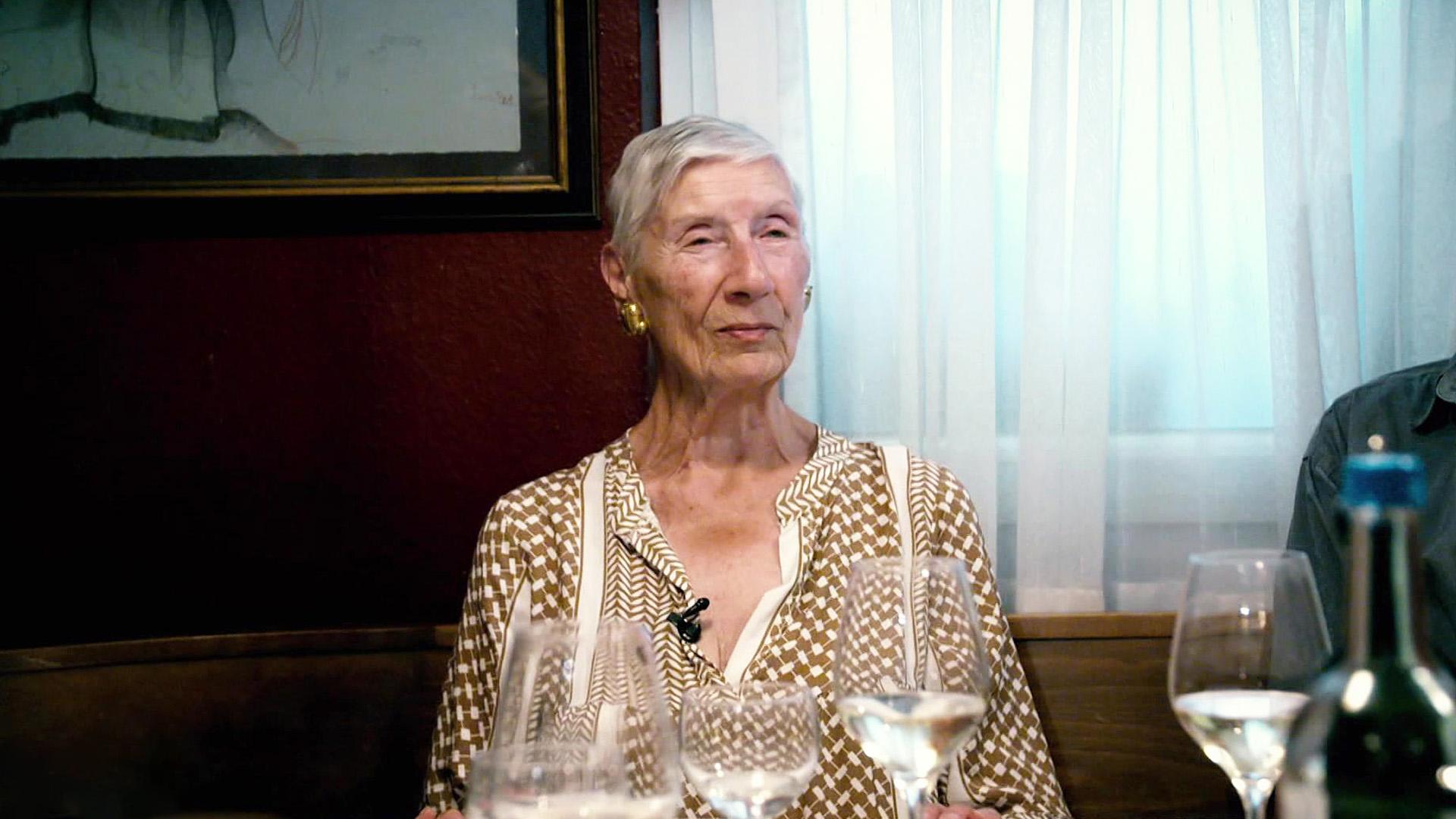 Lotti (90) ist die älteste Stadtteilführerin St. Paulis