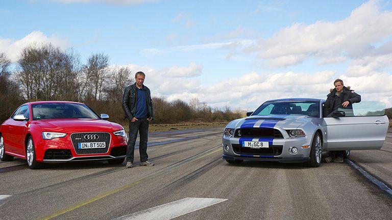 Aus zweiter Hand - Det sucht Need For Speed-Auto | Crème de la Chrome - Shelby Mustang GT 500 | Teuer vs. Billig - Porsche Cayman S vs. Nissan 370 Z Nismo