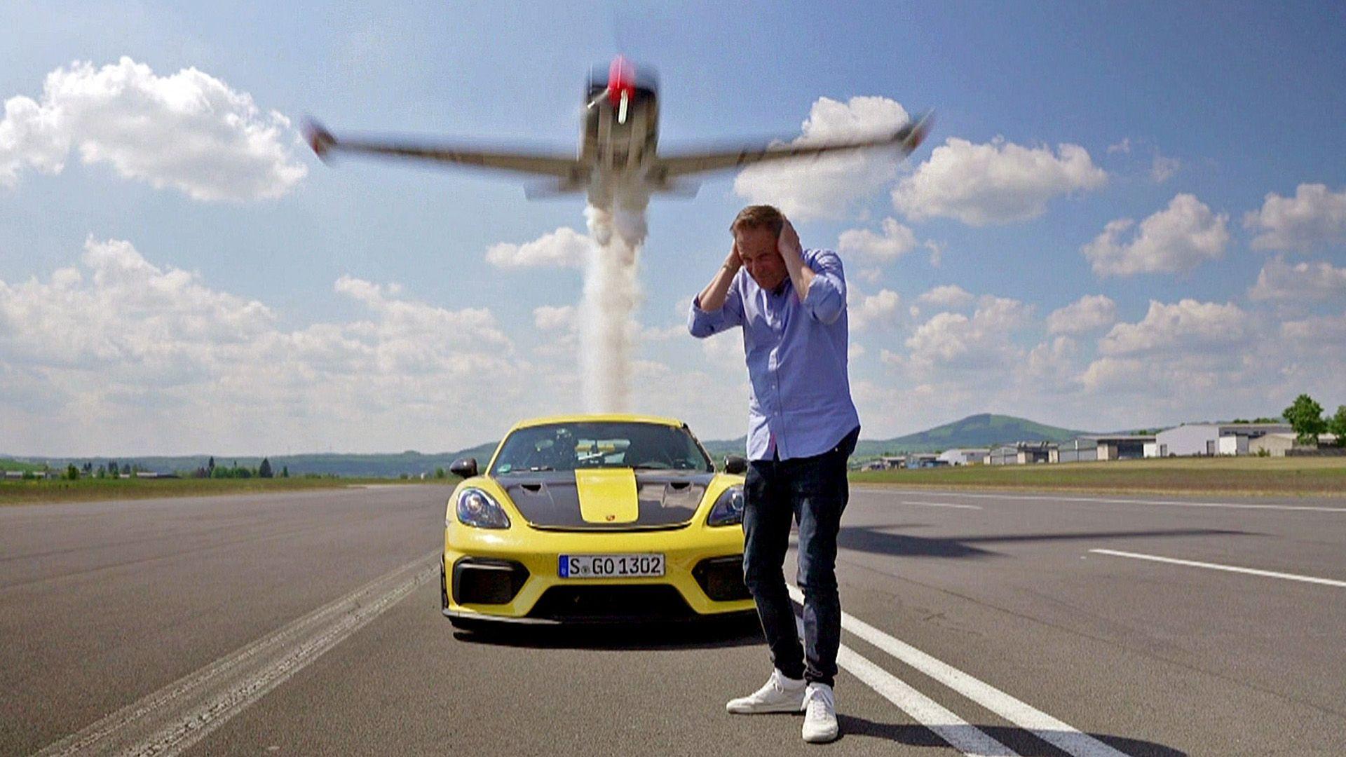 Det sucht Kleinwagenklassiker | Auto vs. Flugzeug | Lutz & Jens - Die Bike-Buddies