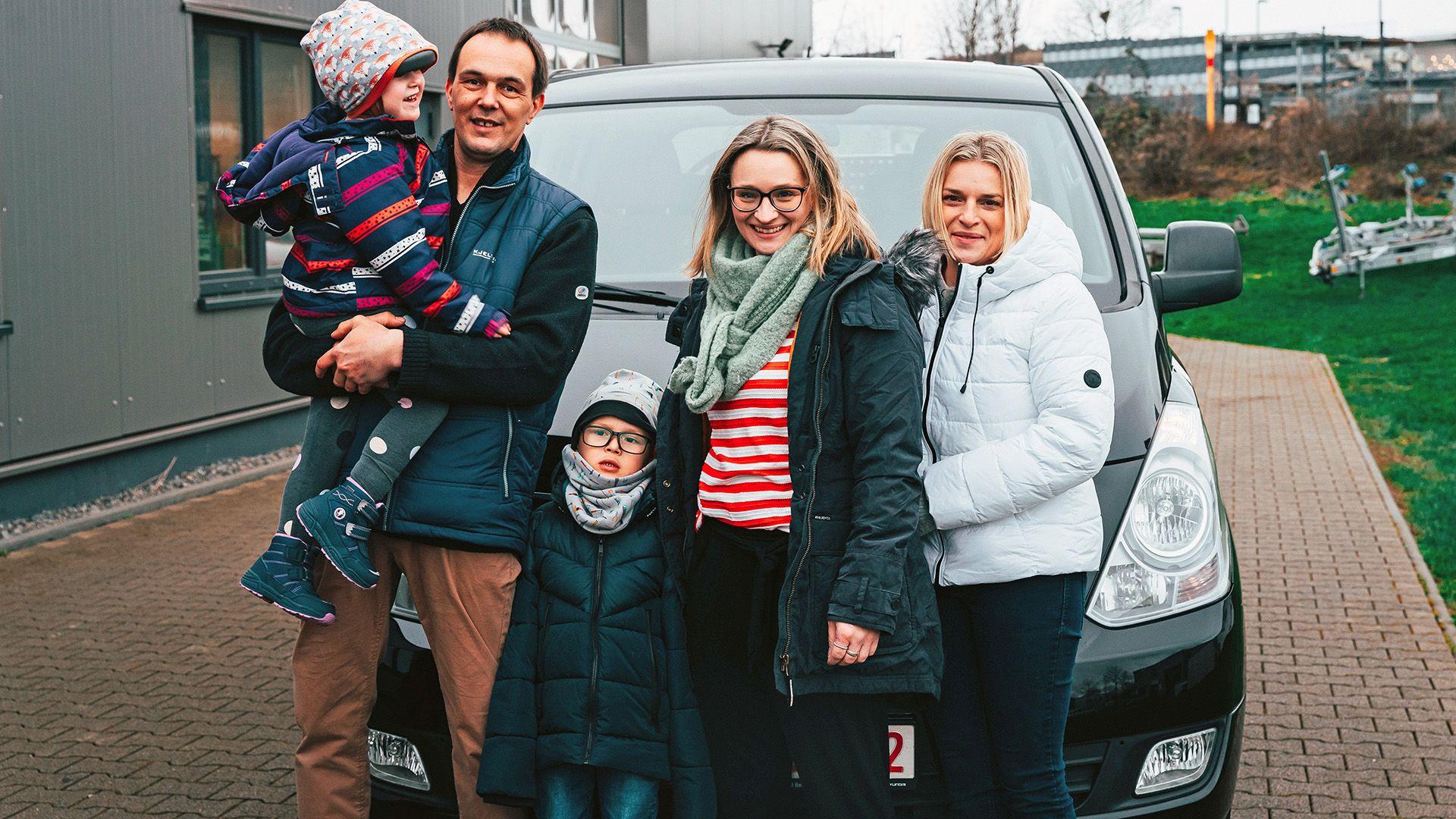 Ein Transporter mit Rollstuhlrampe für Ina