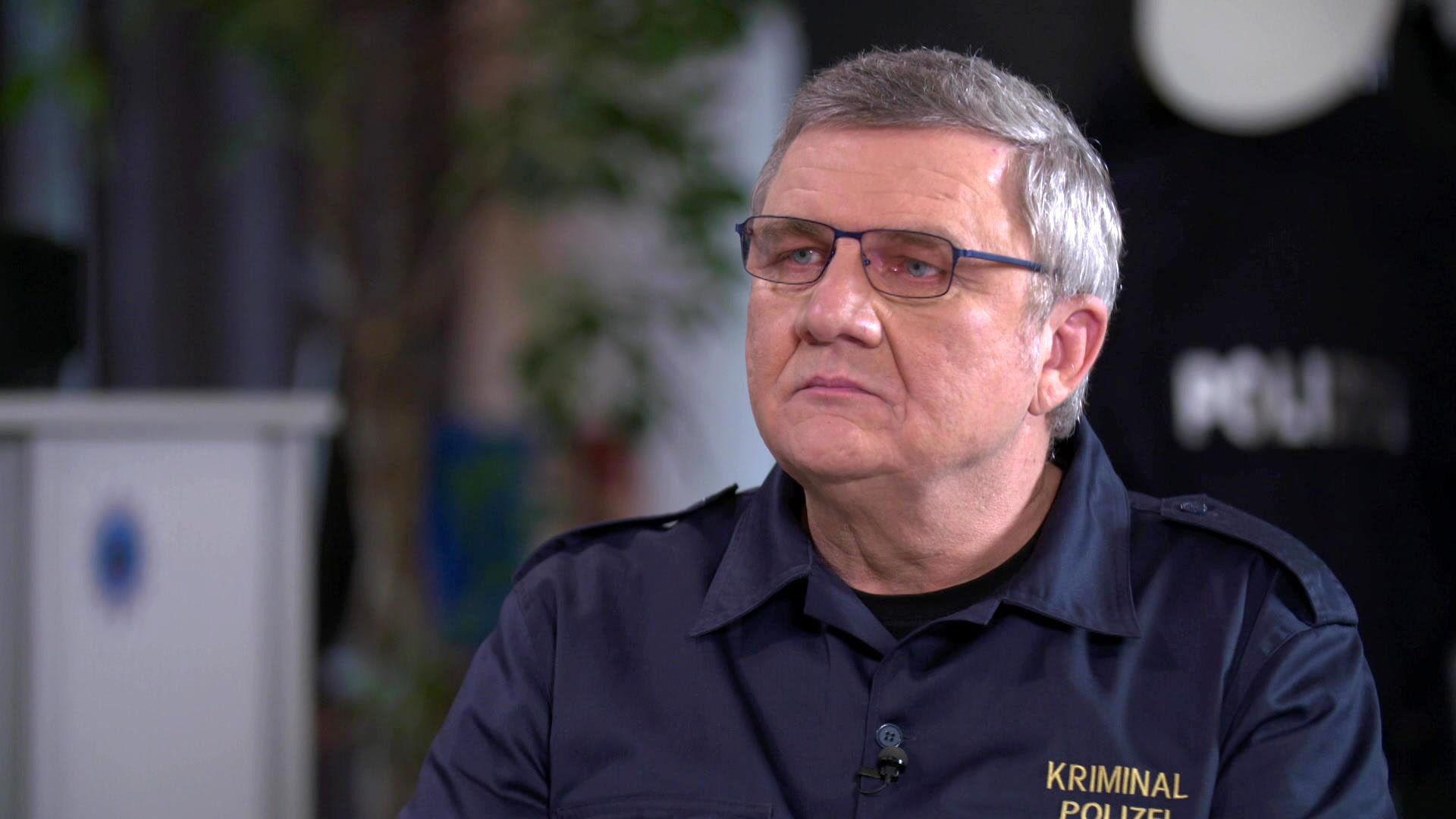 Der Mann mit dem Hammer / Gescheiterter Künstler riskiert alles