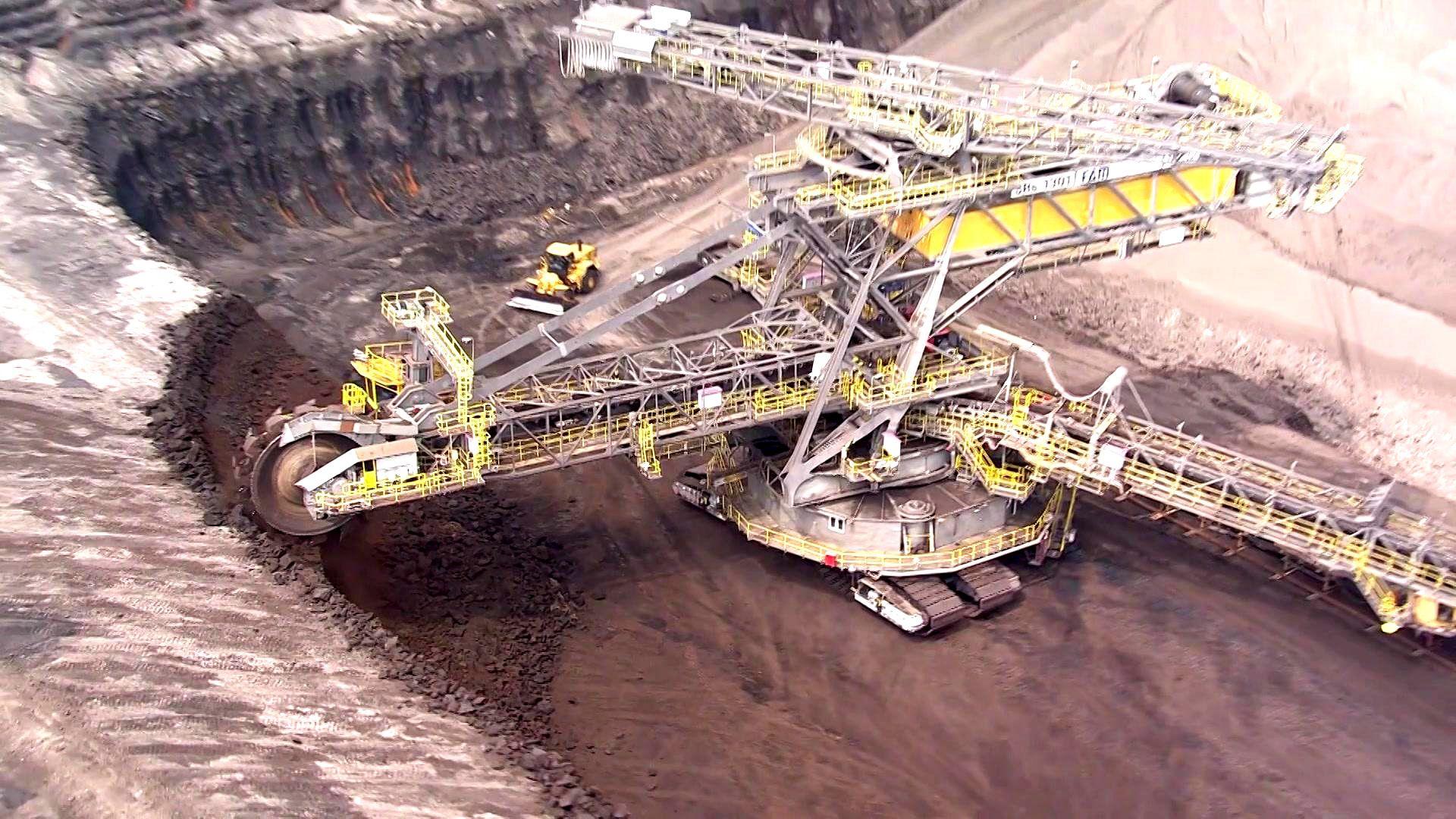 Monsterbagger im Tagebau