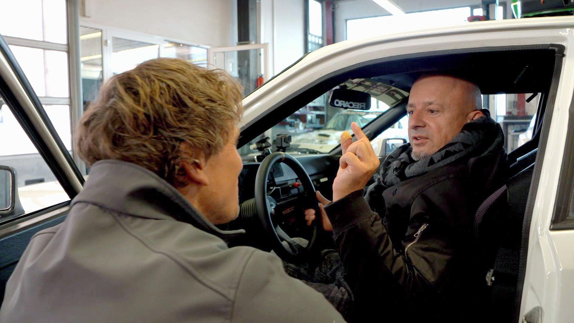 Detlef freundet sich mit dem Porsche an