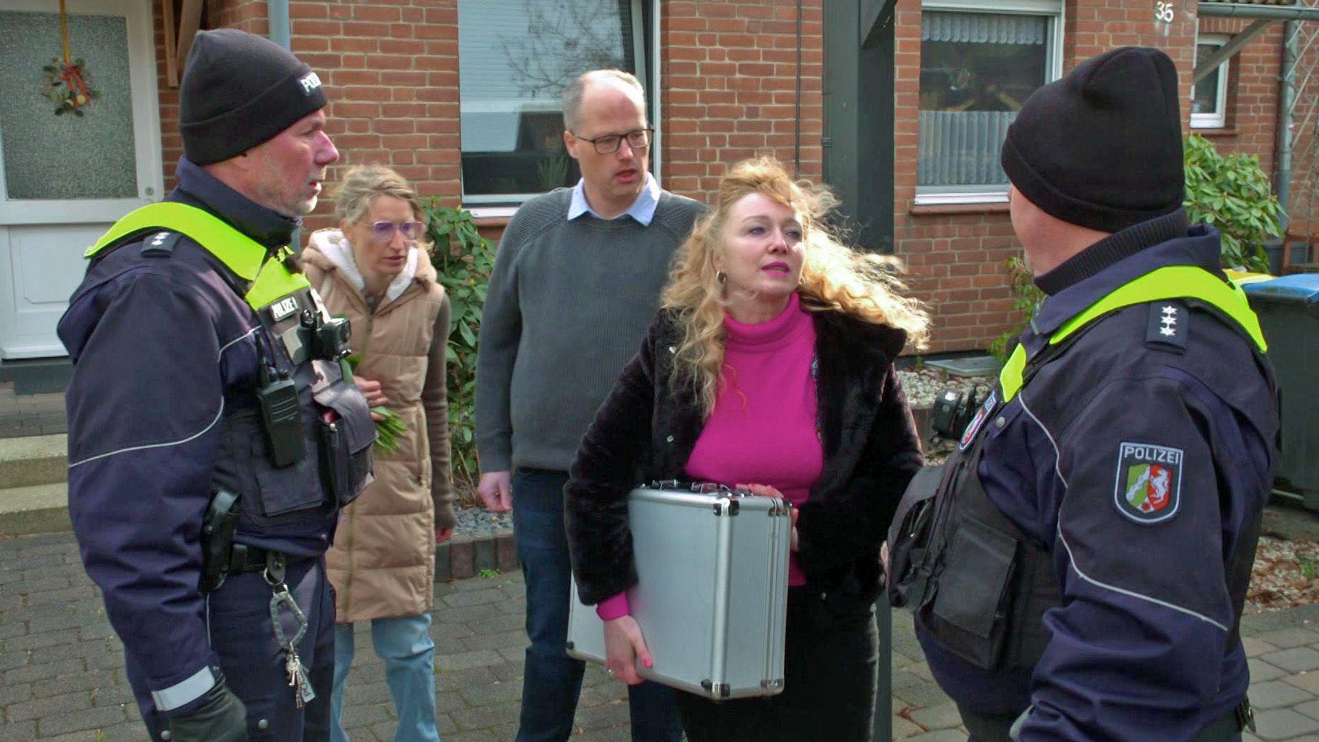Der verdächtige Koffer/ Die Leiden der Lola Larivera