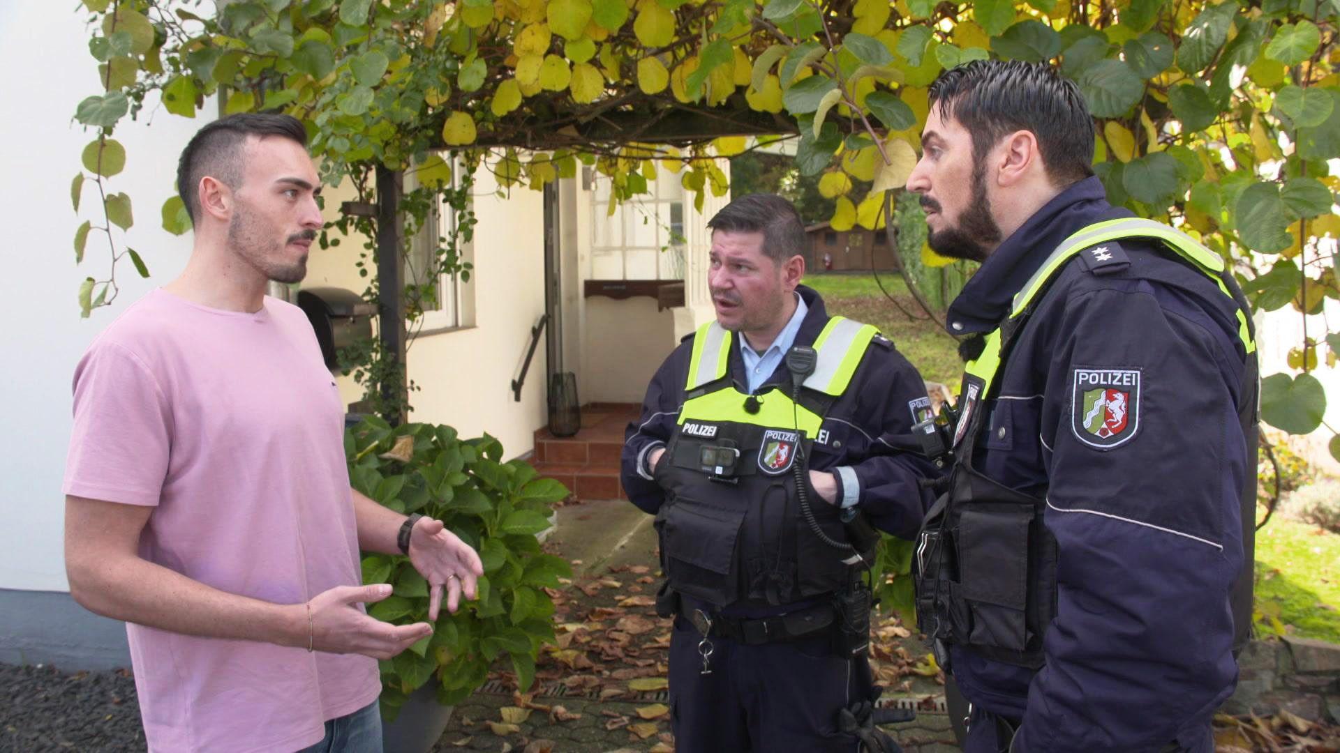 Schmutzige Wäsche / 2 Cops und ein Kleinkind