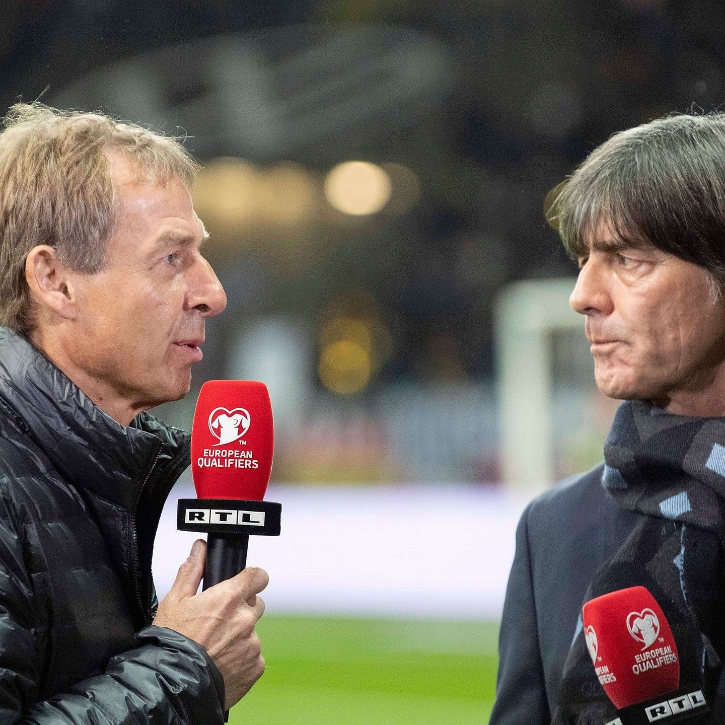 Wem gehört der Fußball ?