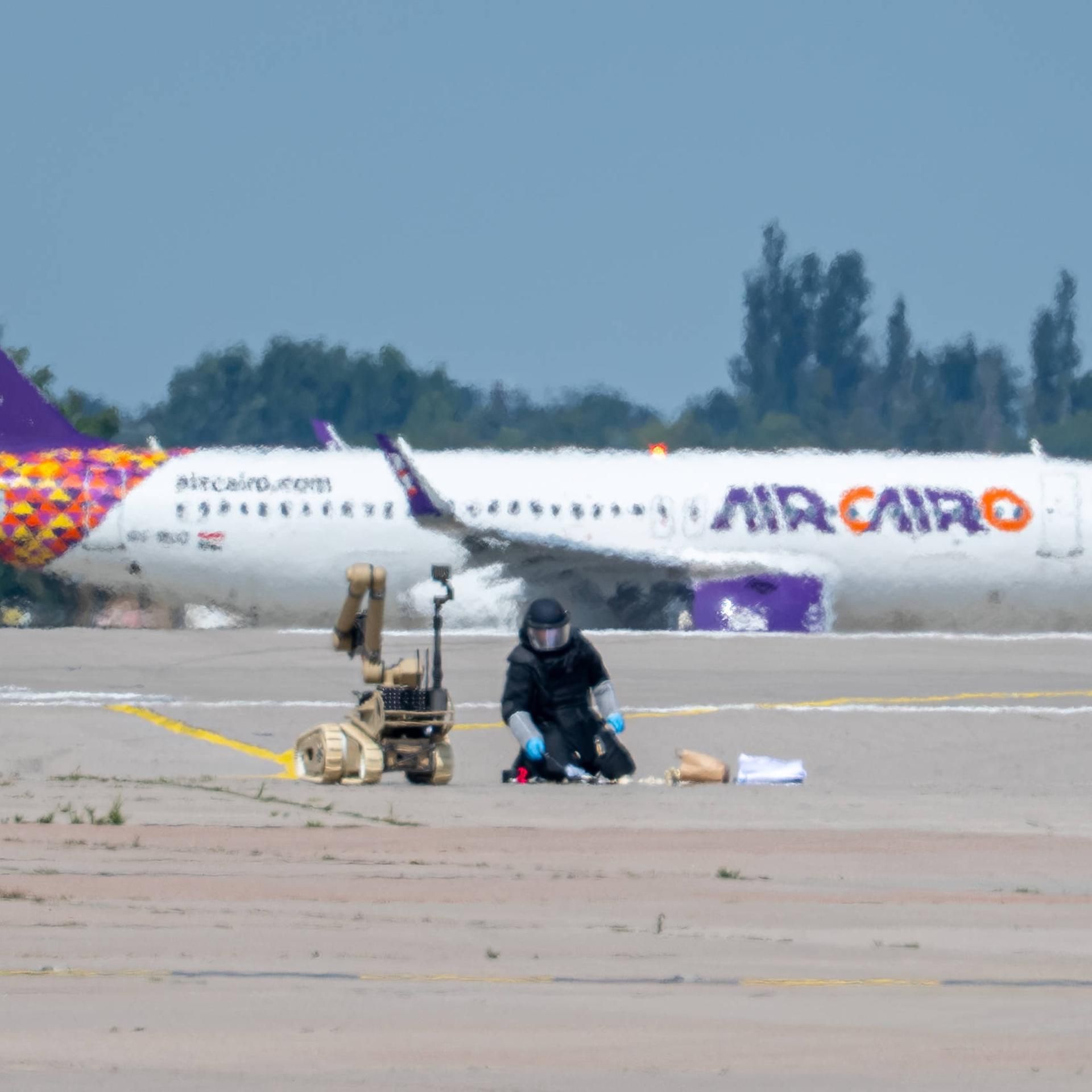 Flughafen Leipzig/Halle - Wie groß ist die Gefahr durch Sprengstoff-Drohnen?