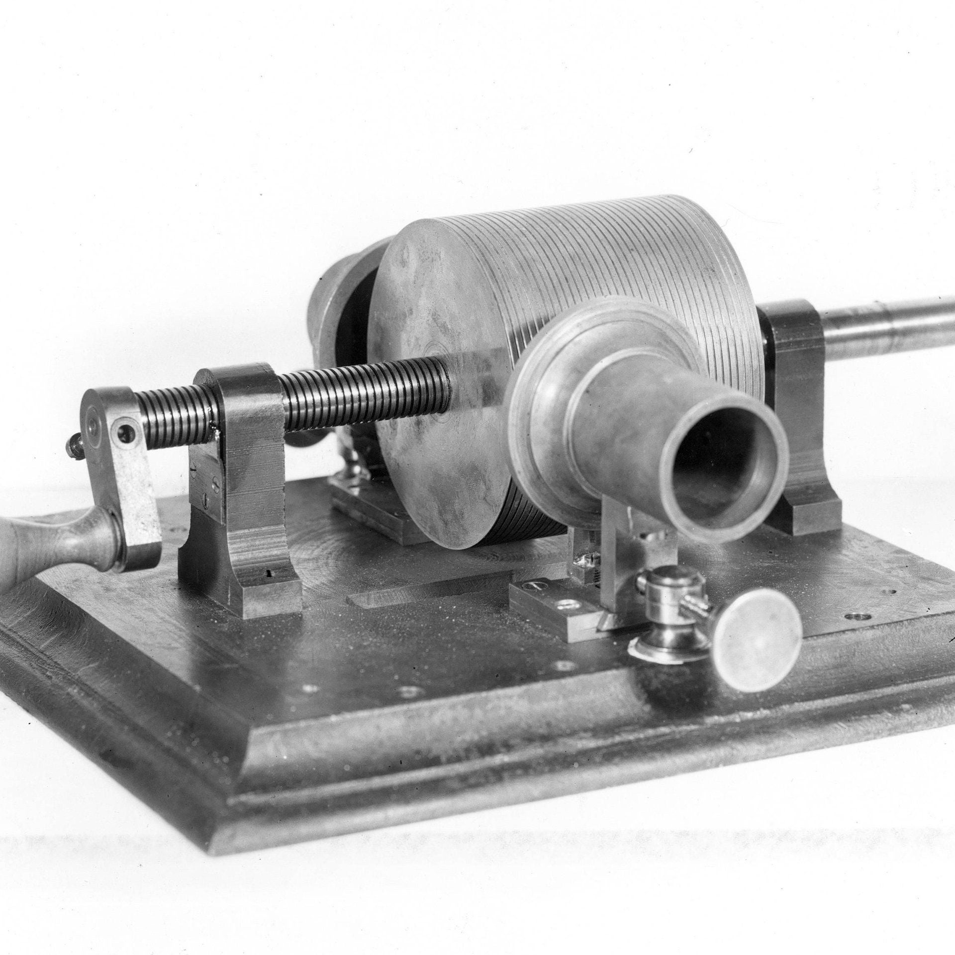 06.12.1877: Thomas Edison präsentiert seinen Sprechapparat