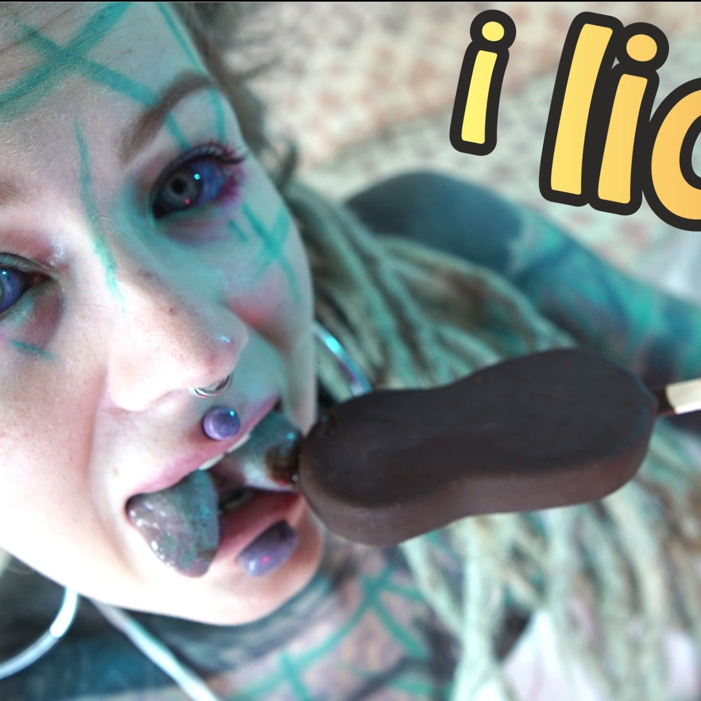 Anuskatzz Ice cream licking ASMR - food sounds (mukbang)