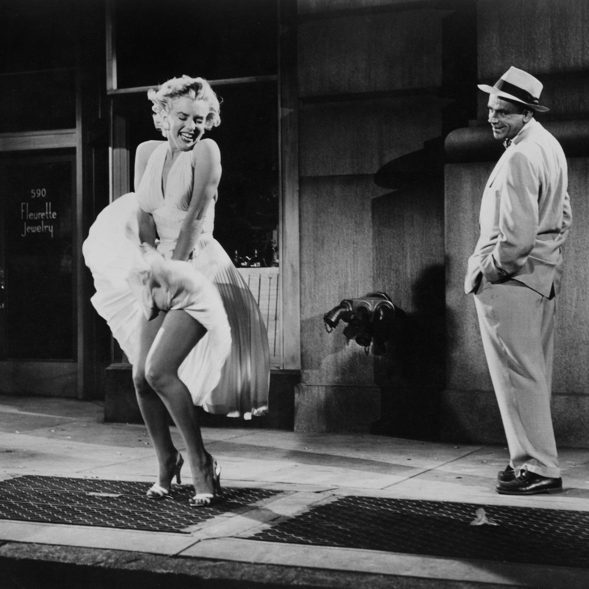 15.09.1954: Marilyn Monroe steht über einem U-Bahn-Schacht