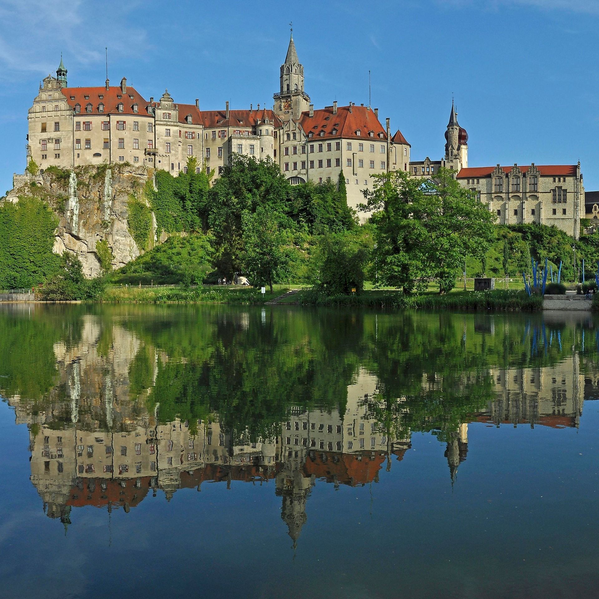 17.09.1944: Am Sigmaringer Schloss wird die Tricolore gehisst