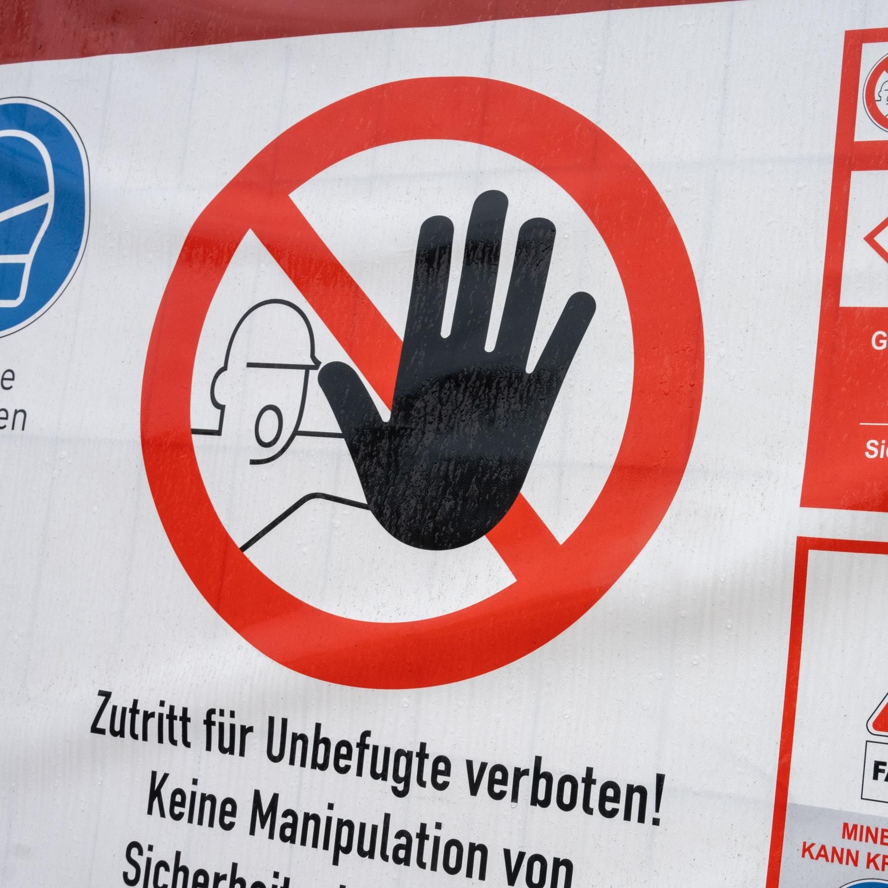 Gefährliche Asbestfasern, Gefahrstoffe im Wohnraum, KI findet Antibiotikum