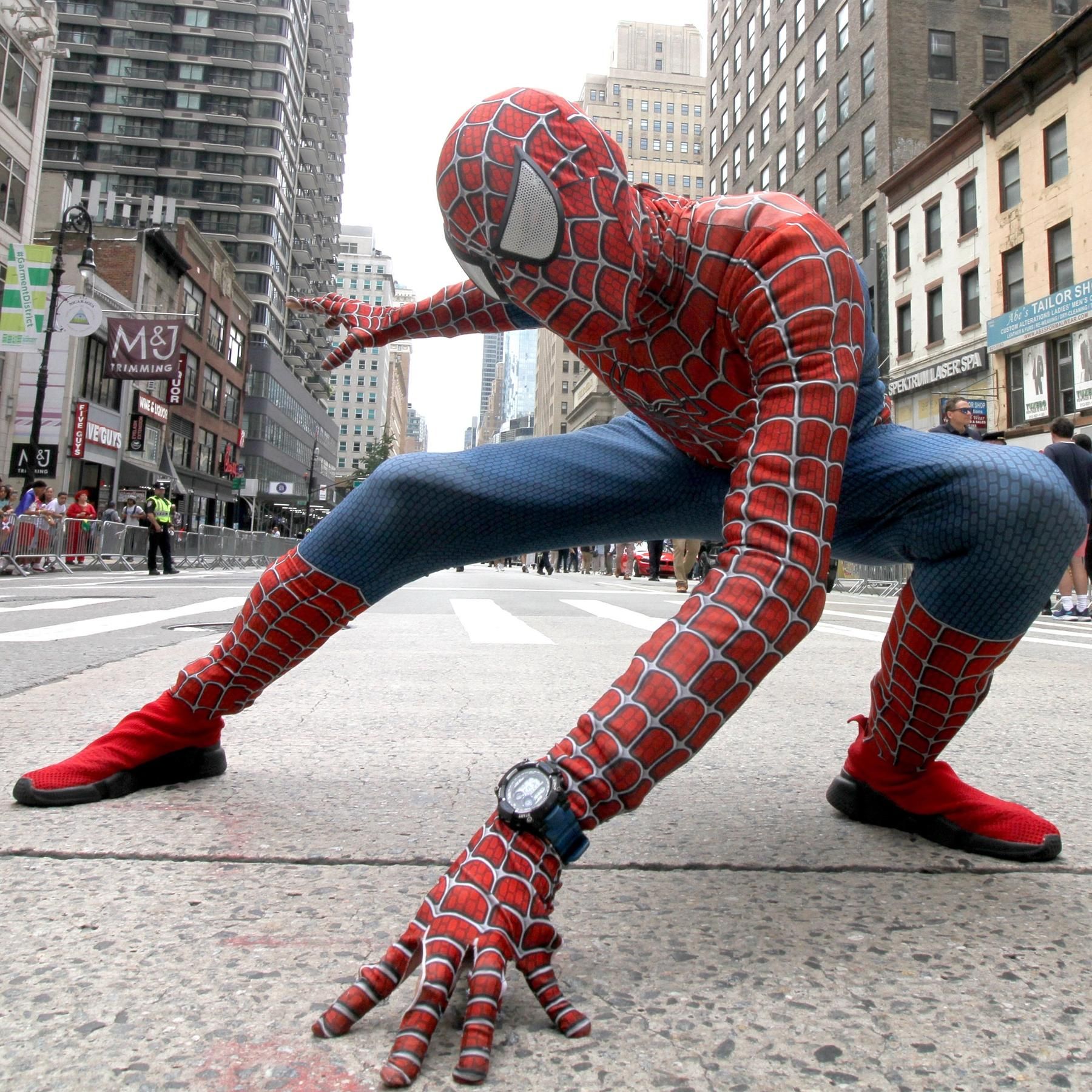 #104 Mach den Spiderman! - Forscher schießen mit Spinnenseide