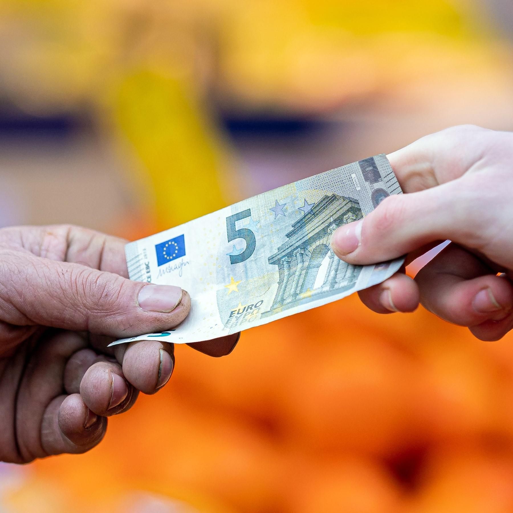 Mehrheit der Deutschen bevorzugt Bargeldzahlungen im Alltag