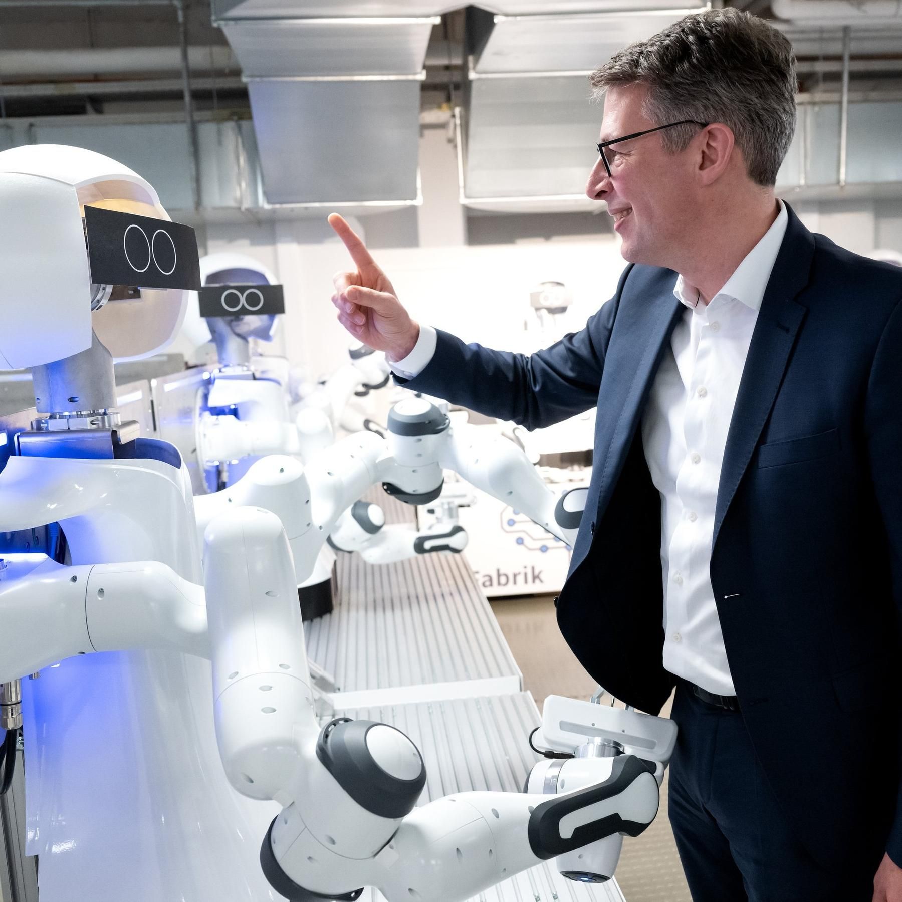 Blume stellt Hightech-Agenda vor: Investieren in Köpfe und Infrastruktur