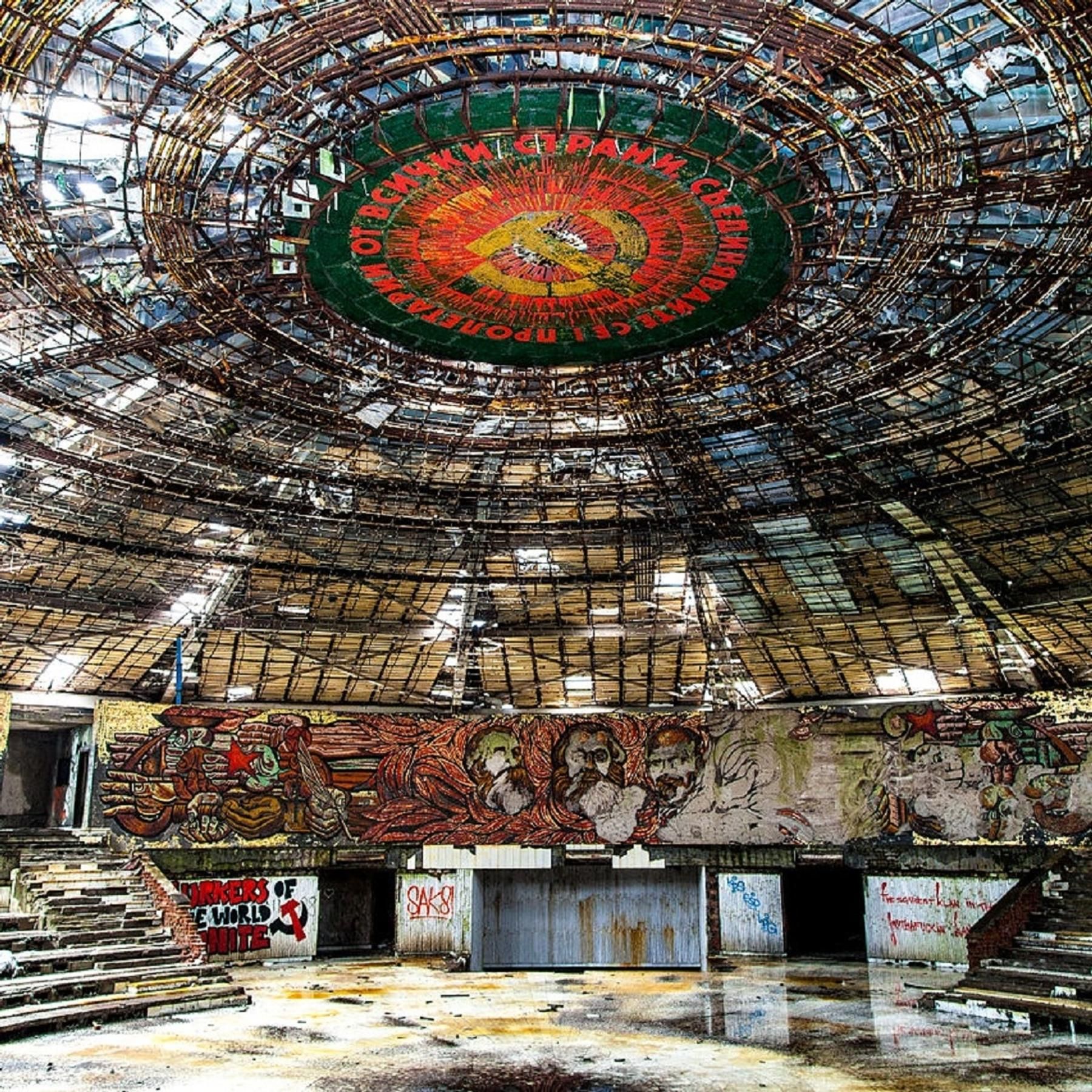 Affenpocken, Jaguare in Argentinien, Kommunistische Monumentalbauten restaurieren, Reiseziele im All