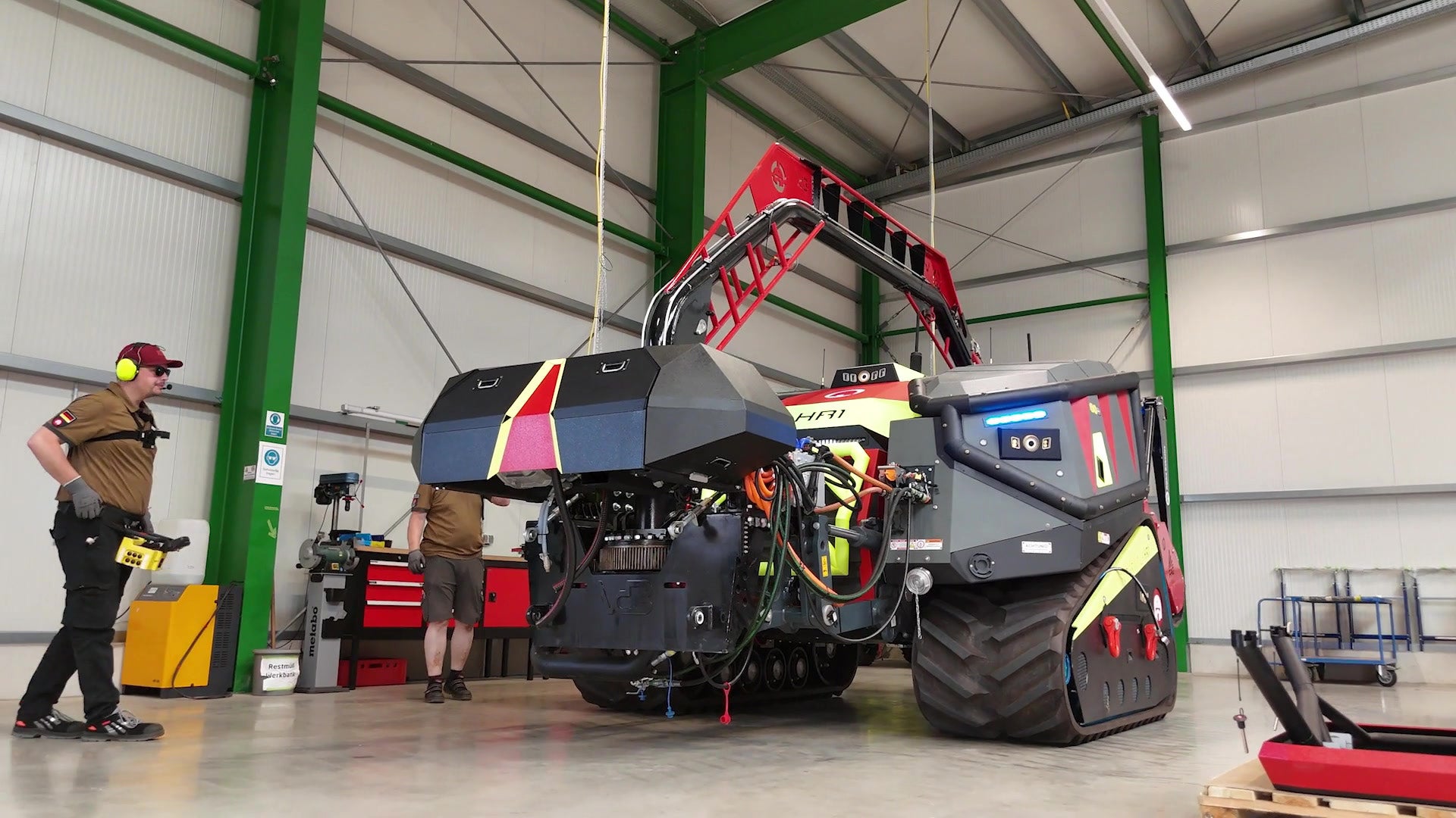 Thema u.a.: Der größte Feuerwehr Roboter