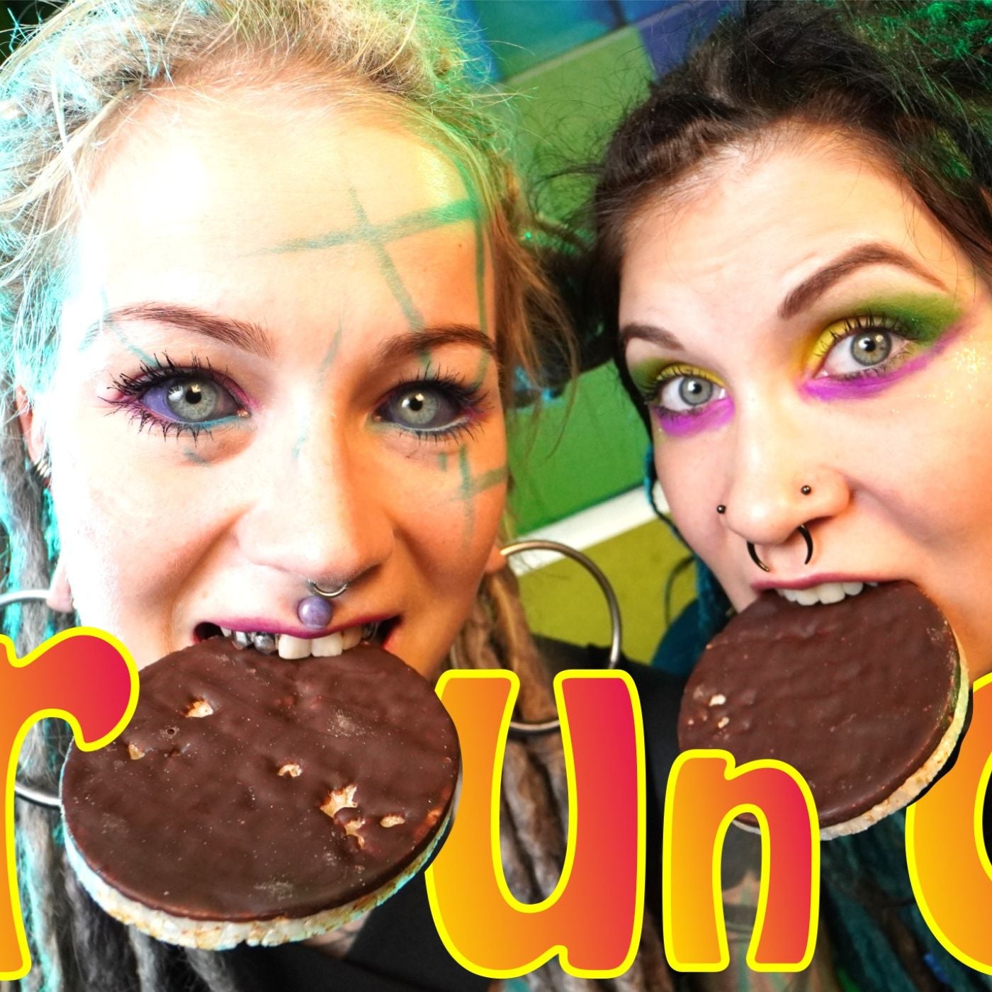 Folge 92: Anuskatzz and friend We eat crunchy - ASMR food sounds ...